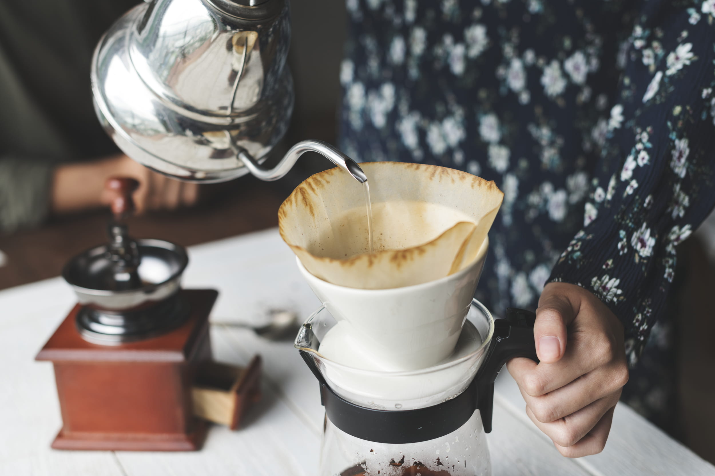 hands, 1080P, coffee, appliance, filter, steel, aroma, table, hot drink, indoors, kettle, drink, caffeine, pouring, hand, grinder, coffee - drink, preparation, HD Wallpaper
