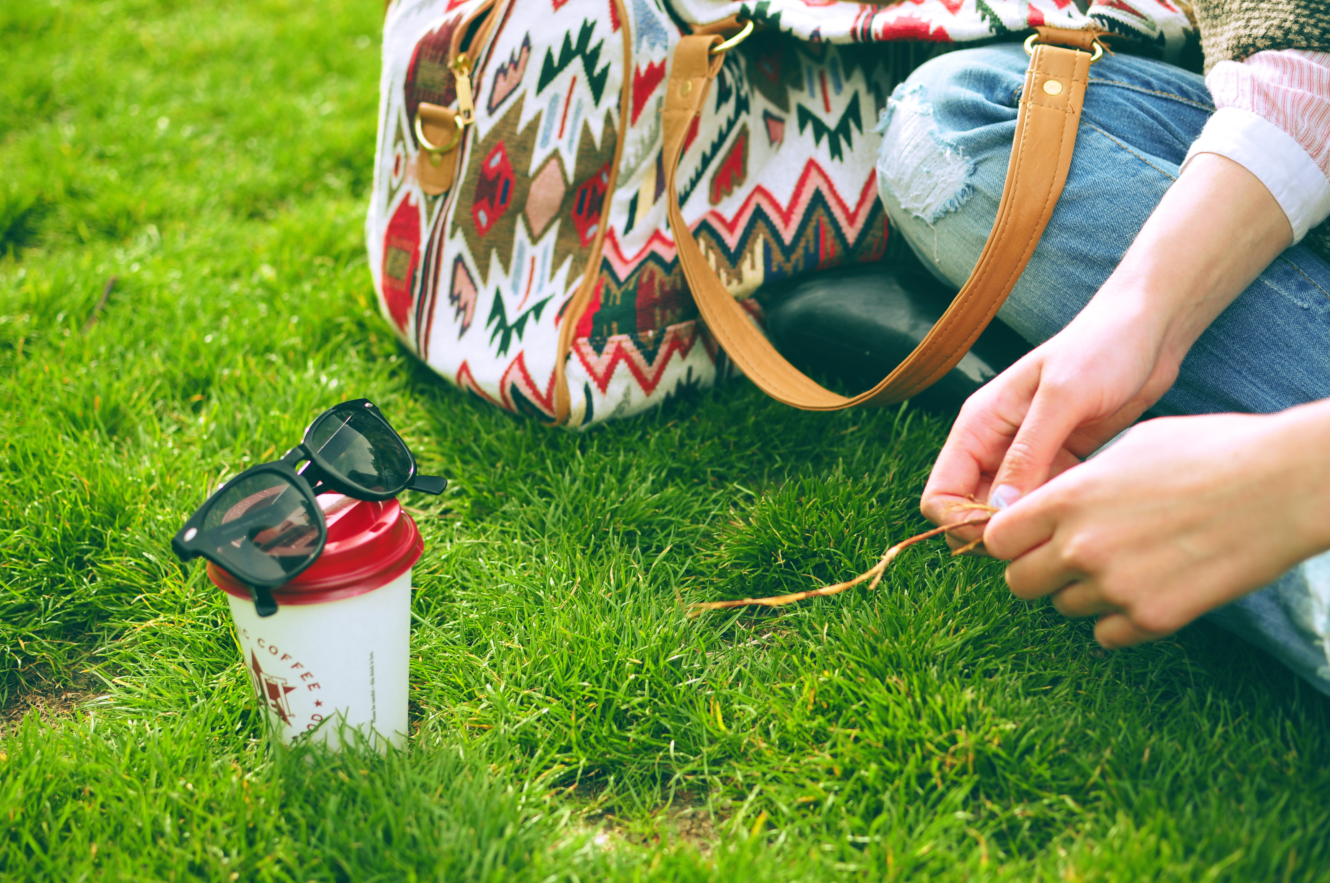 two people, adult, grass, lifestyles, body part, real people, cup, coffee, bag, 4K, pret, person, low section, field, day, human hand, near, drink, people, HD Wallpaper