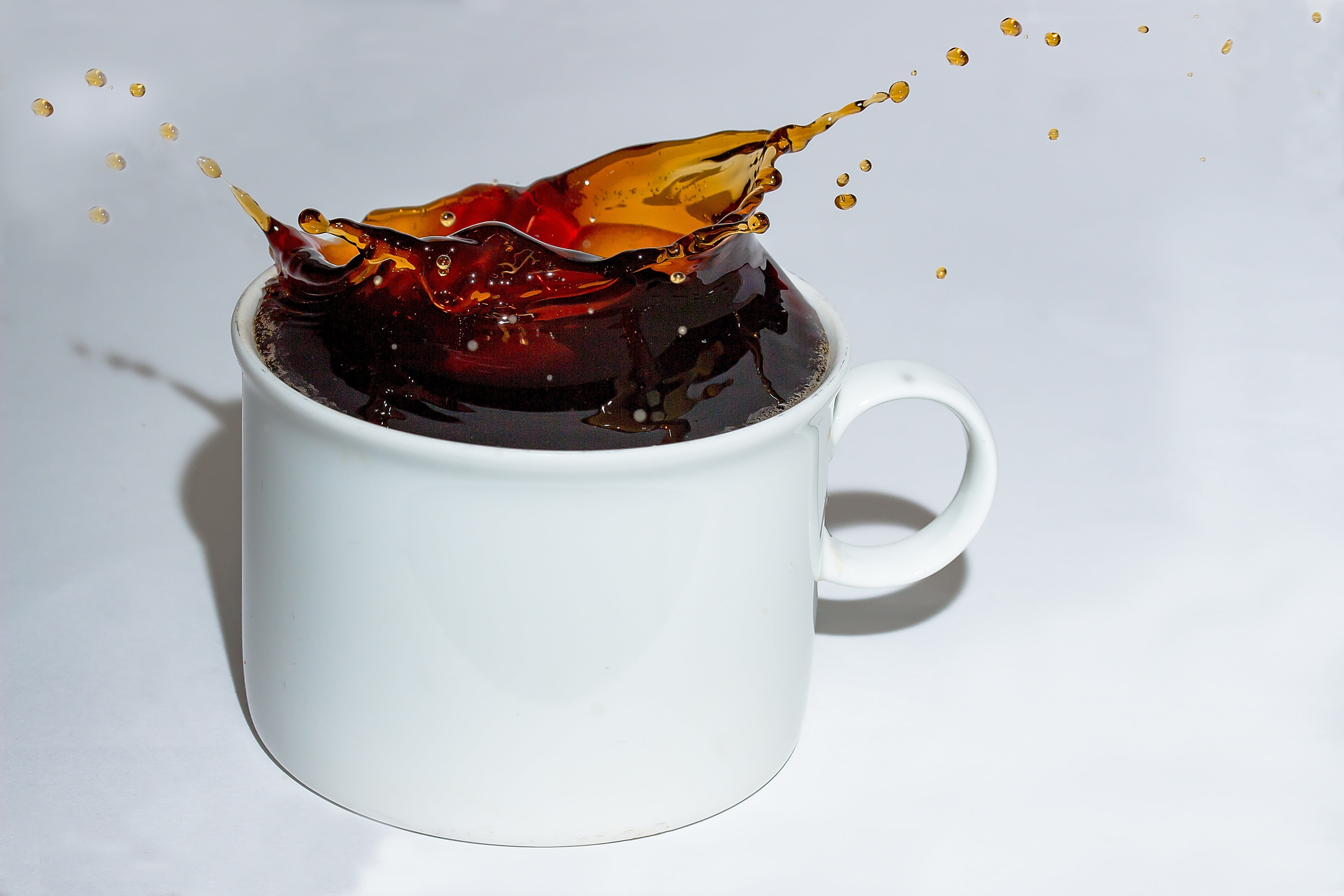 smell, indoors, white background, aroma, mug, milk, movement, crockery, drink, spray, coffee cup, cafe, raw, coffee, splashing, close-up, studio shot, hot, HD Wallpaper