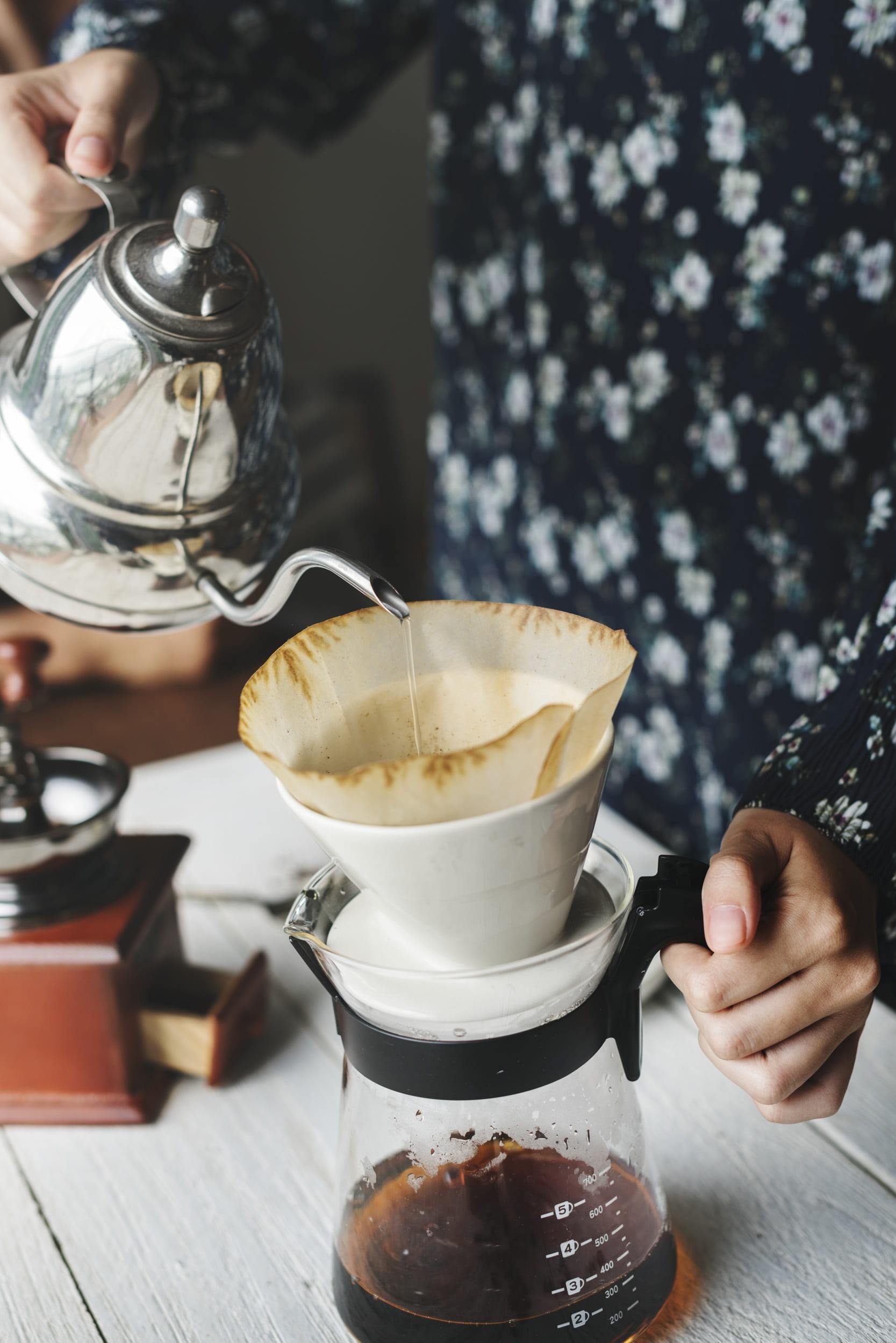 retro, learn, break, professional, refreshing, drink, roast, barista, 1080P, drip, home, lifestyles, brewing, body part, fresh, brew, background, coffee - drink, Phone HD Wallpaper
