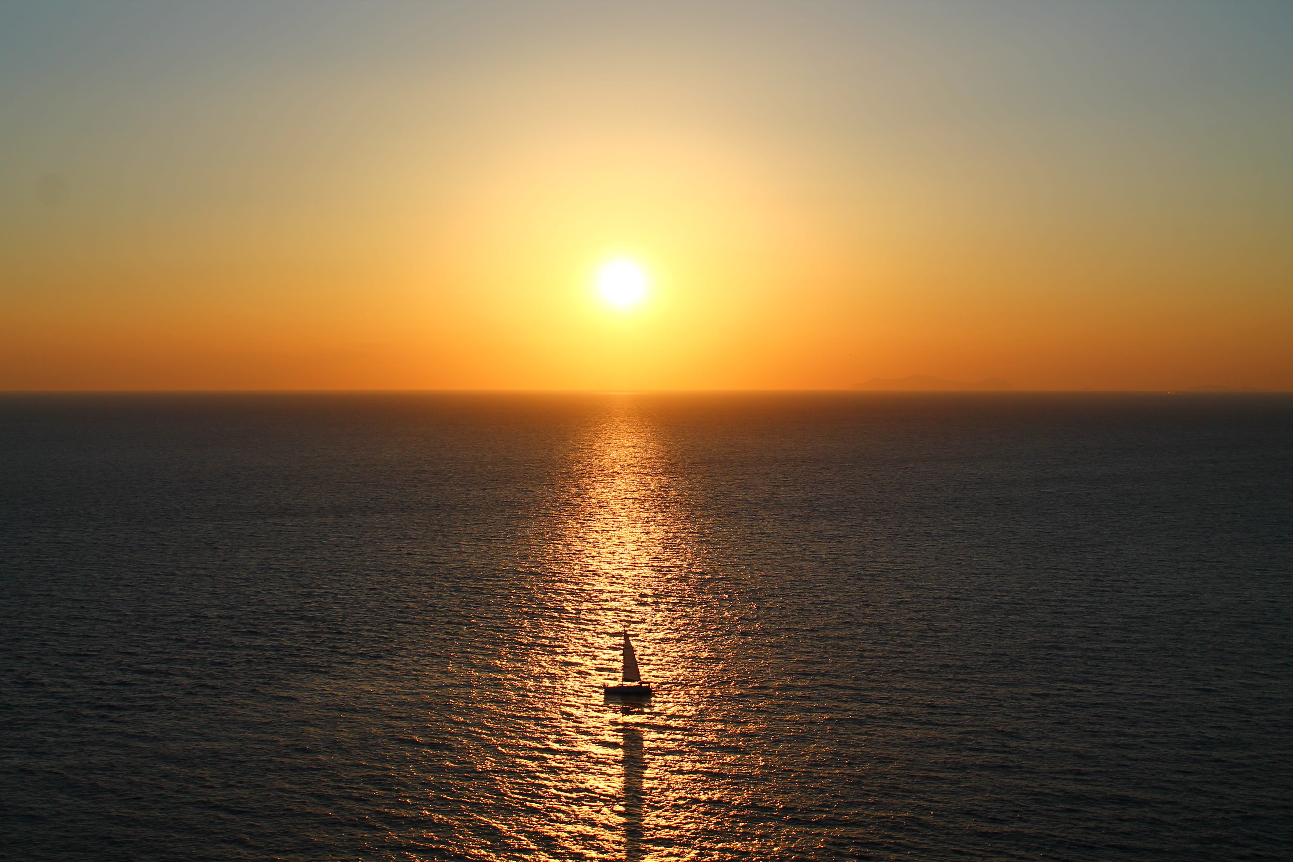 water, sunlight, tranquil scene, sun, horizon, sync, outdoors, ruched, reflection, sky, light cone, horizon over water, romantic, sea, silhouette, sunset, HD Wallpaper