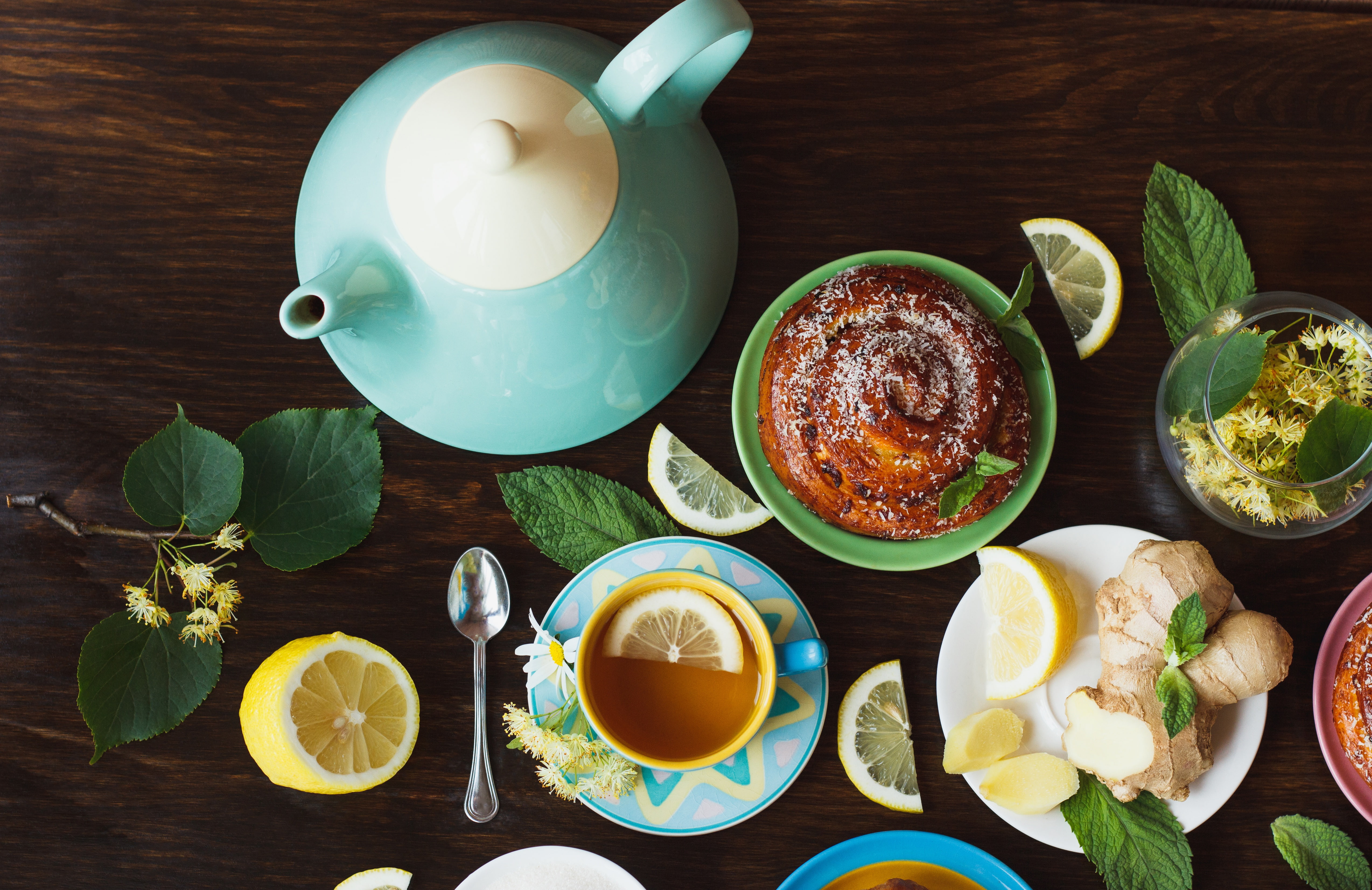 Cup, bun, 4K, lemon, cakes, grass, tea, herbal, HD Wallpaper