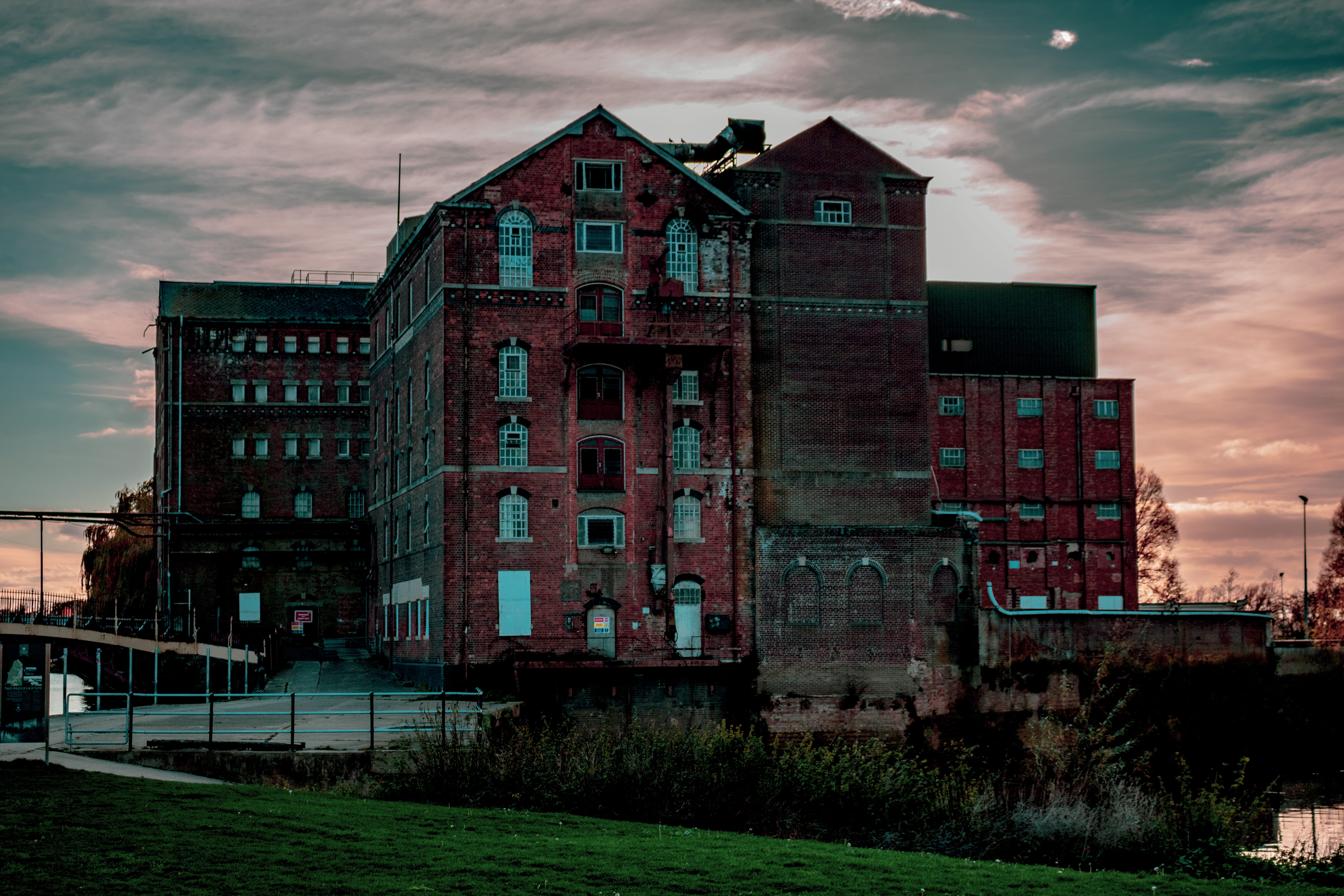 cloud - sky, nature, no people, tewkesbury flour mill, industry, city, lightroom edit, building exterior, sky, plant, abandoned, old, dusk, architecture, HD Wallpaper