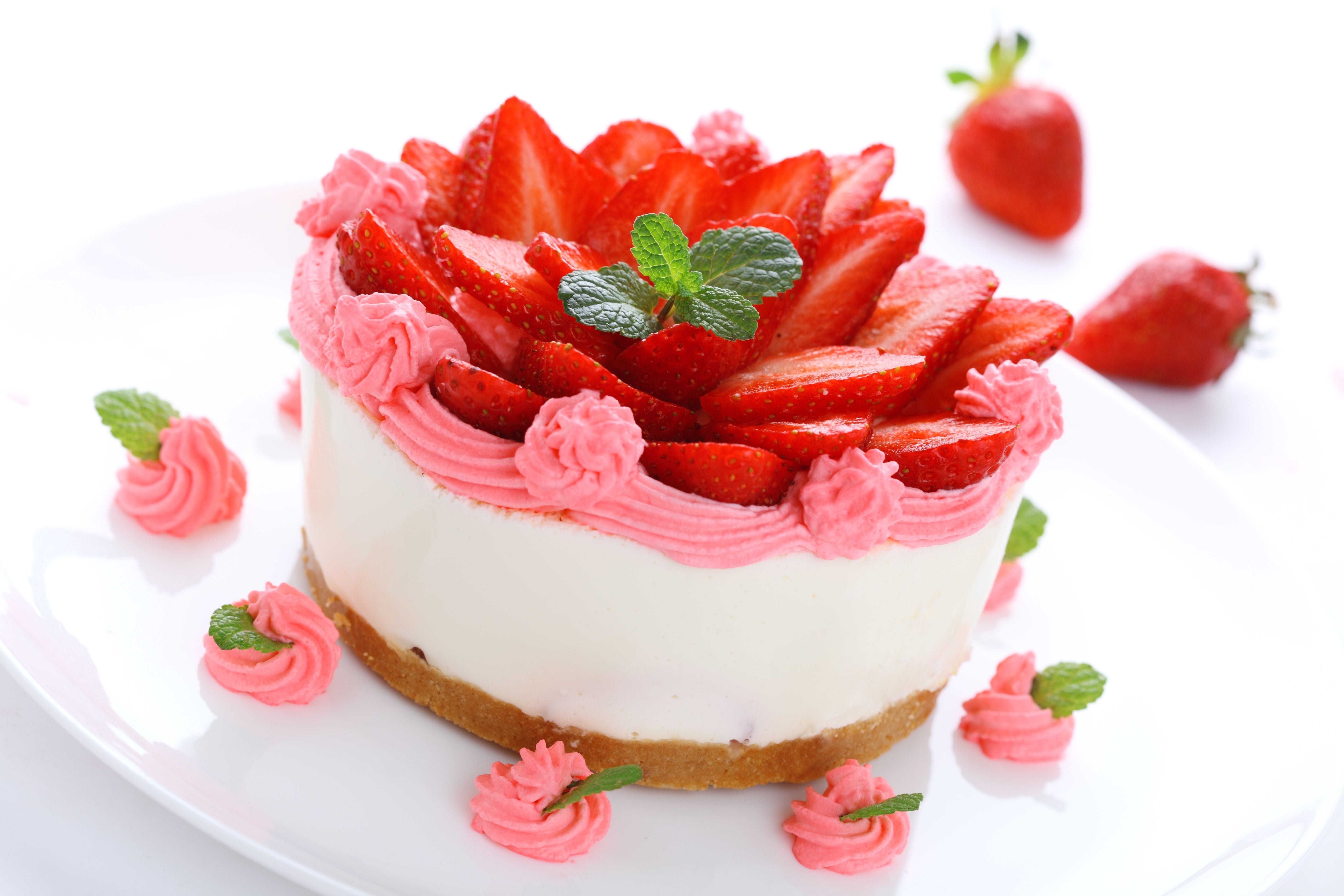 leaf, berry, cake, food And Drink, refreshment, food, tart - Dessert, celebration, temptation, pastry, healthy eating, bakery, studio shot, snack, decoration, HD Wallpaper