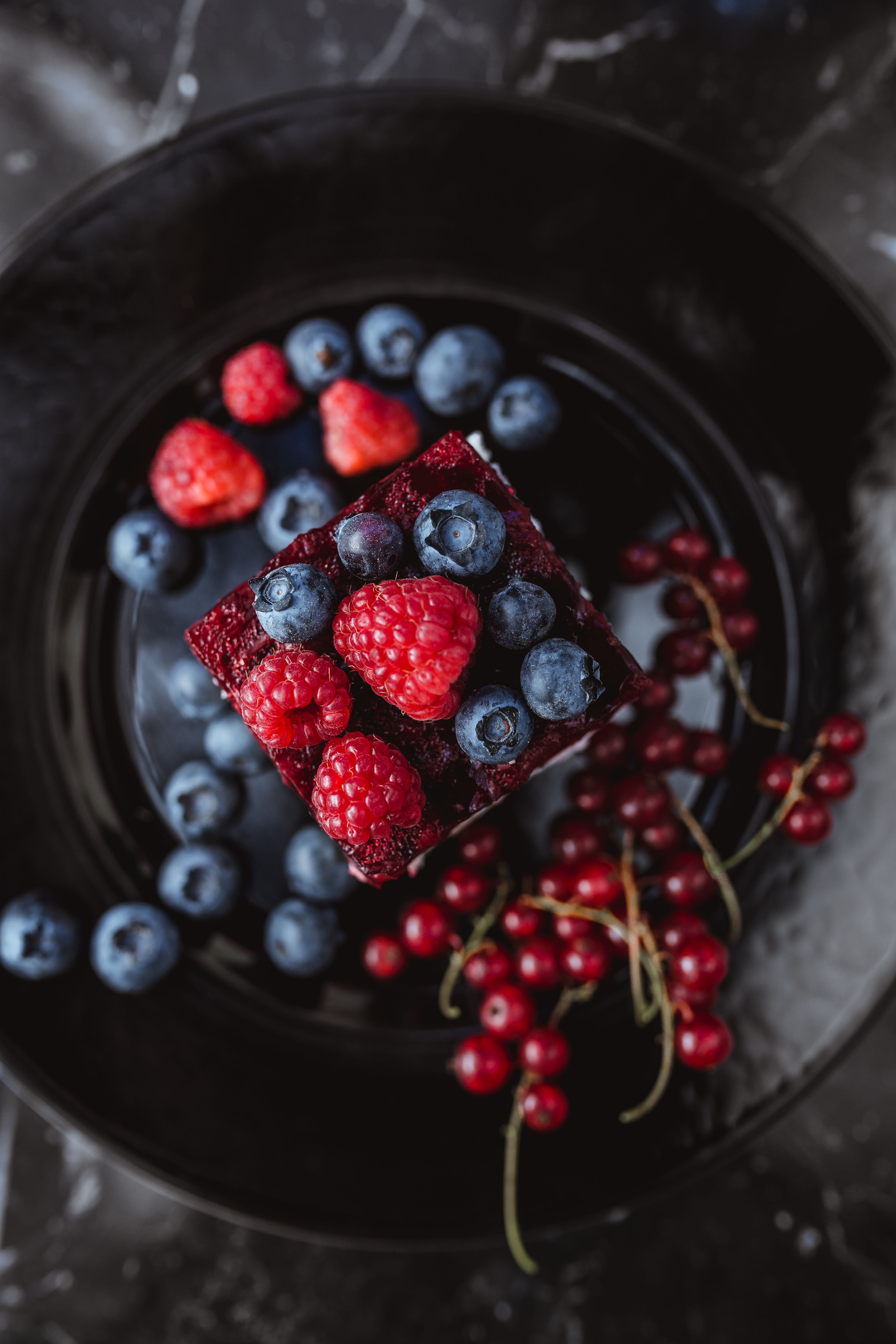 freshness, homemade, blueberries, cheesecake, raspberries, high angle view, close-up, temptation, ripe, cake, fruits, wellbeing, blueberry, large group of objects, Phone HD Wallpaper