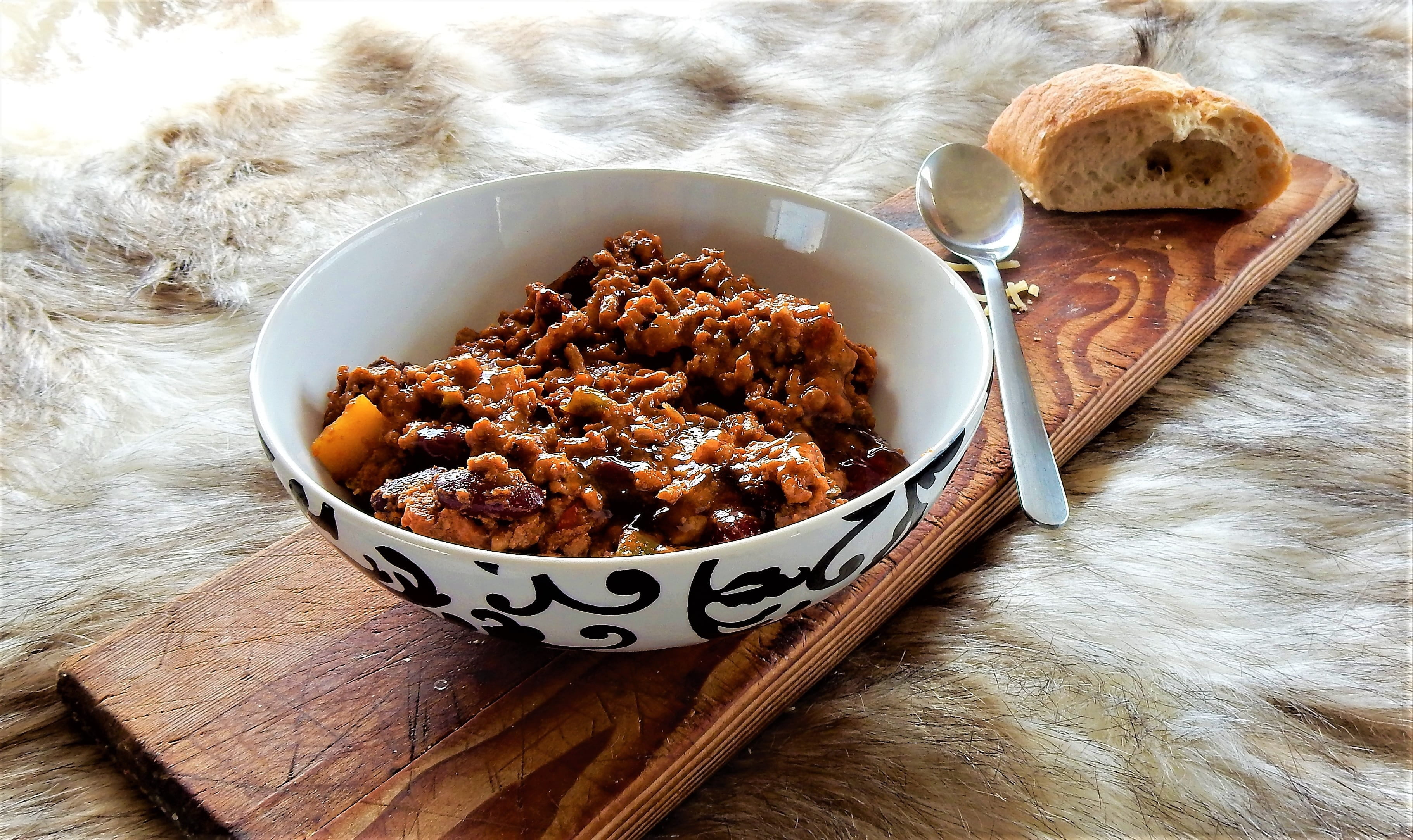 raisin, food and drink, delicious, eating utensil, black, freshness, warm, indoors, high angle view, kitchen utensil, loaf, wood - material, spoon, tasty, HD Wallpaper