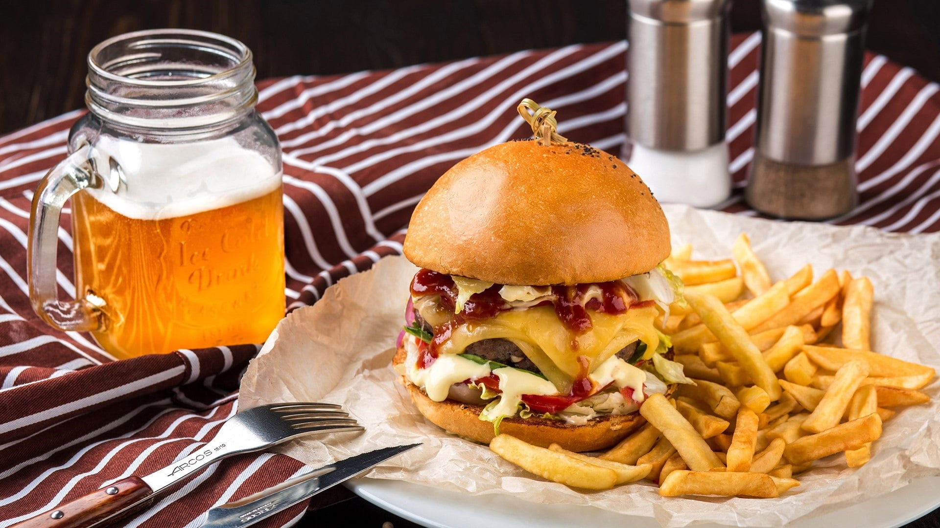 fried food, no people, ready-to-eat, burger, bun, take out food, meat, junk food, potato, refreshment, glass, snack, table, unhealthy eating, hamburger, HD Wallpaper
