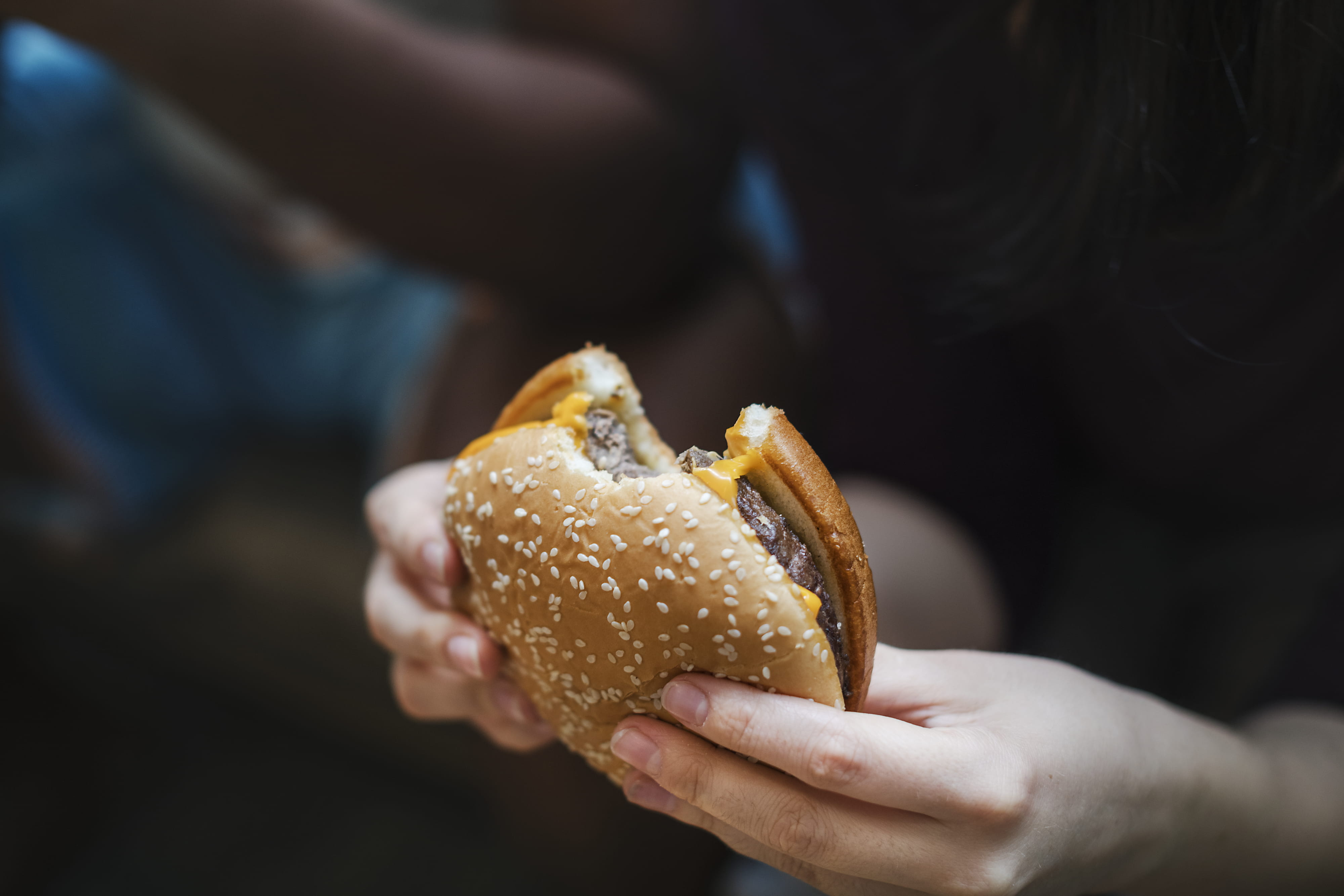 fast Food, menu, lifestyles, males, name, young Adult, men, lunch, breakfast, unhealthy, sesame seed, people, holding, hand, take Out Food, sandwich, close-up, HD Wallpaper