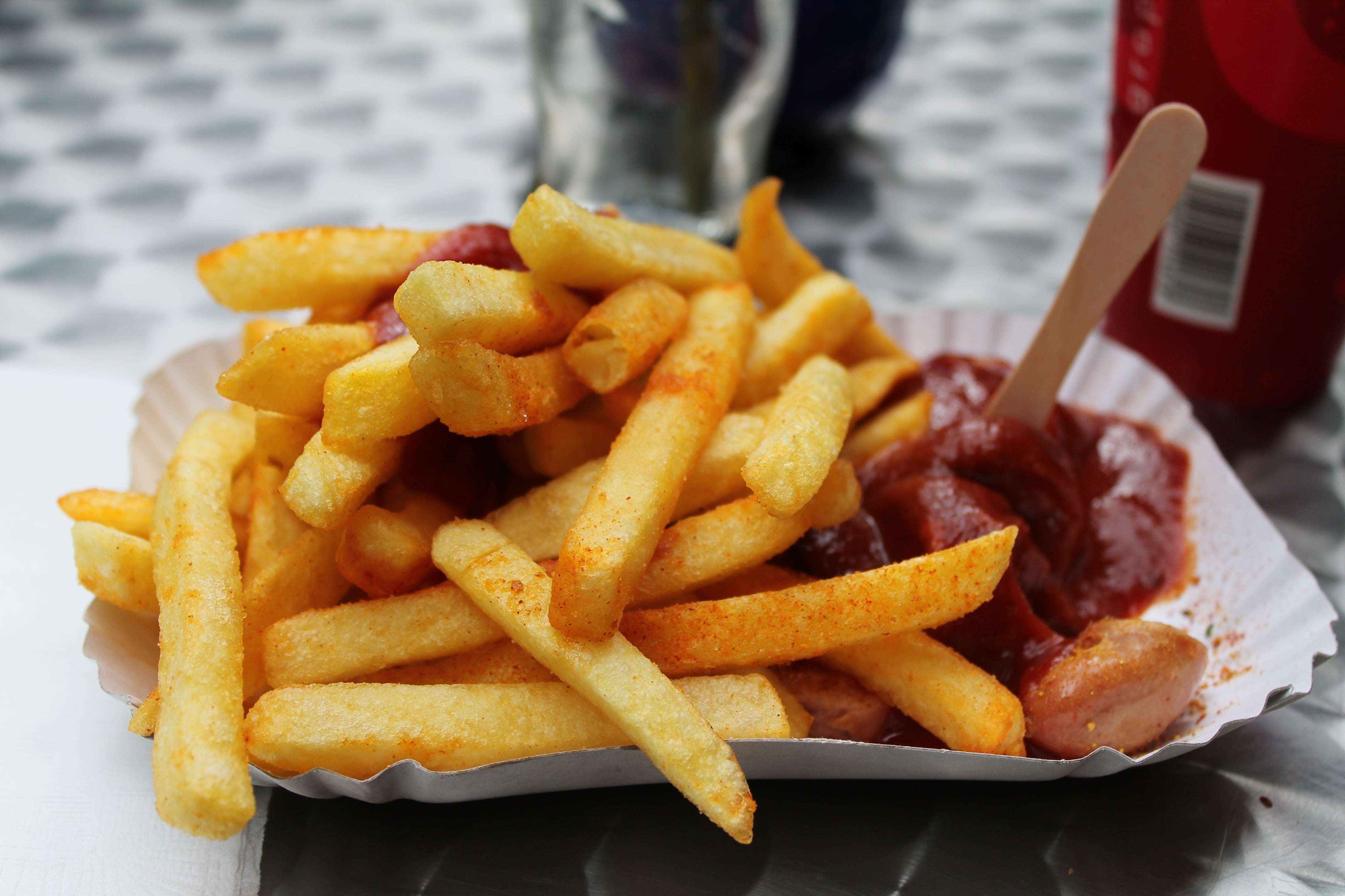 close-up, food, freshness, deep fried, indoors, junk food, chili, take out food, comfort food, ketchup, condiment, focus on foreground, 4K, snack, eat, HD Wallpaper