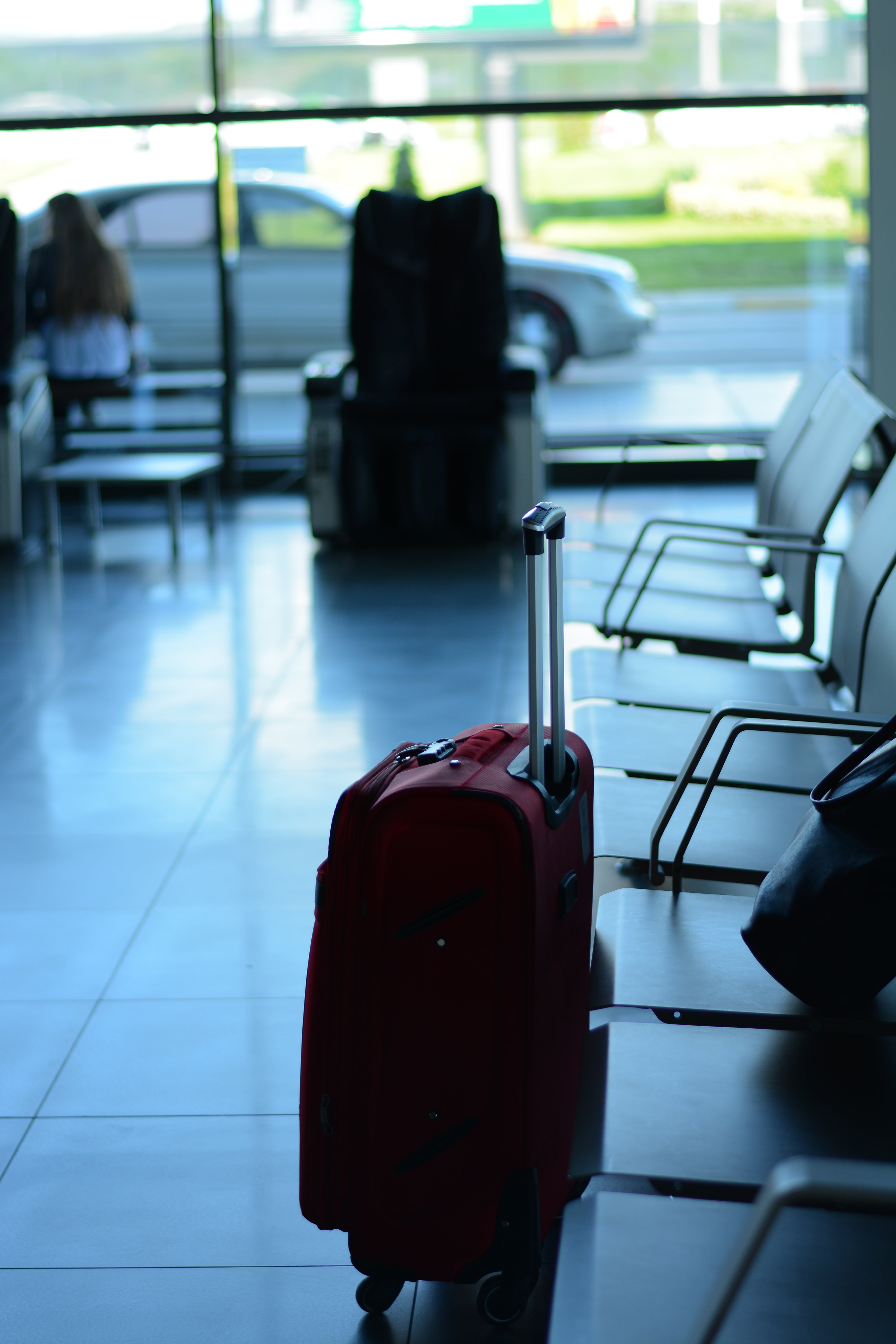 tiled floor, suitcase, travel, tour, 5K, traveler, flooring, focus on foreground, trolley, tourist, seat, red, bag, international, day, mode of transportation, Phone HD Wallpaper