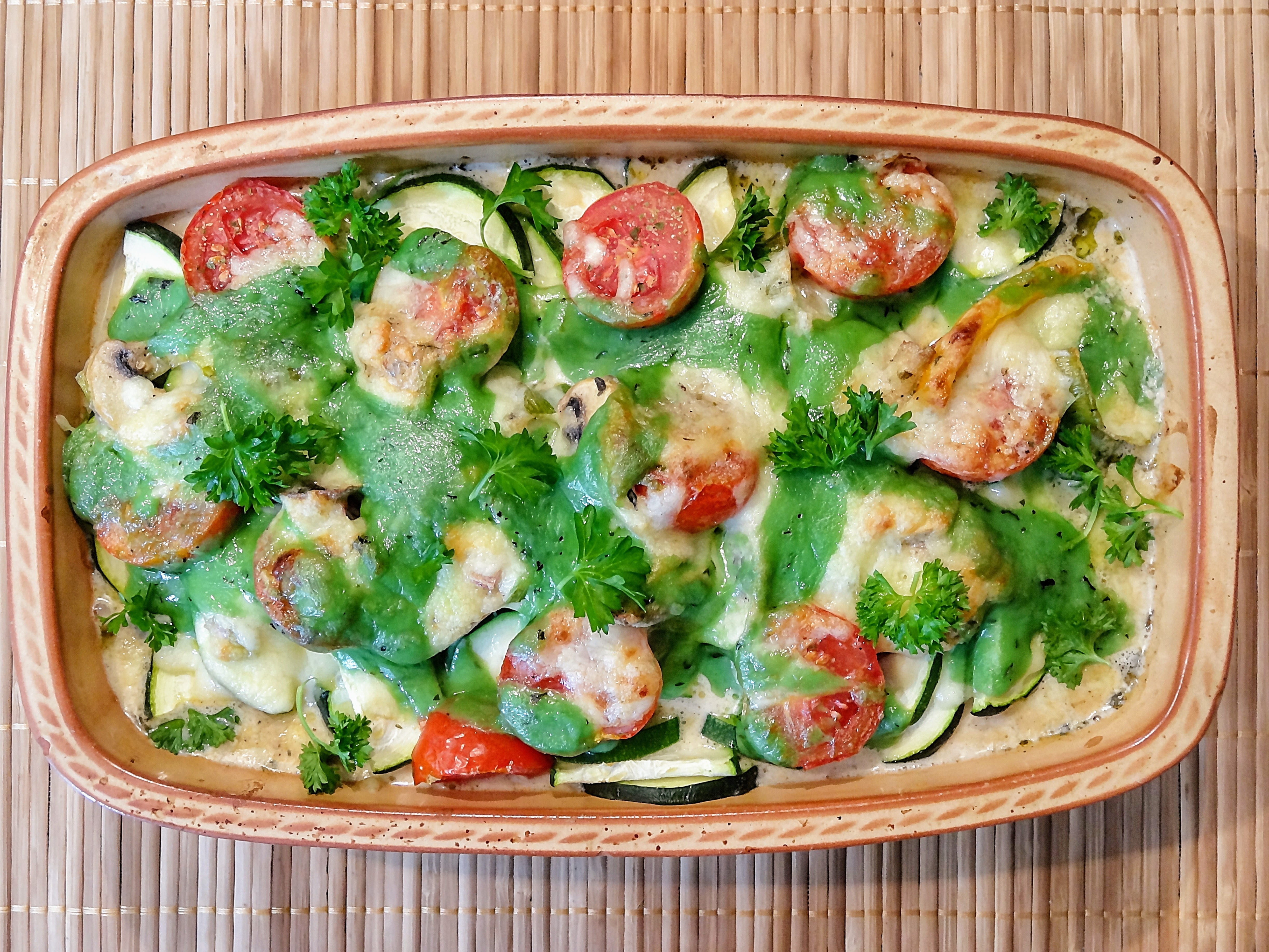 vegetable casserole, cheese casserole, pizza, indoors, pesto cheese, court, cook, tasty, wellbeing, green, cheese, baked, vegetable, dairy product, gratin, HD Wallpaper