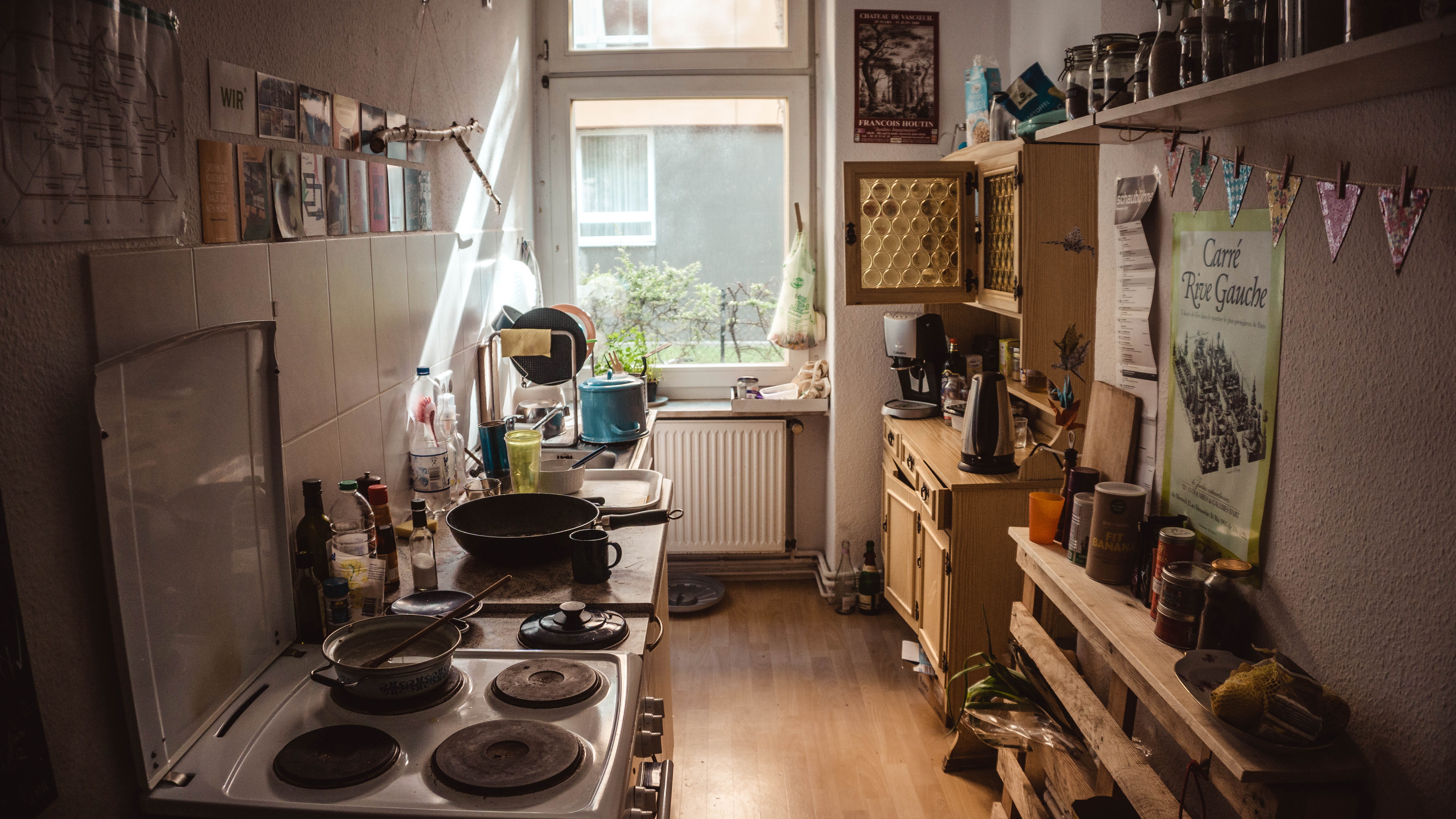 bowl, house, no people, oven, 5K, building, housing, decor, berlin, seat, container, absence, pan, wooden floor, furniture, electrical device, window, HD Wallpaper