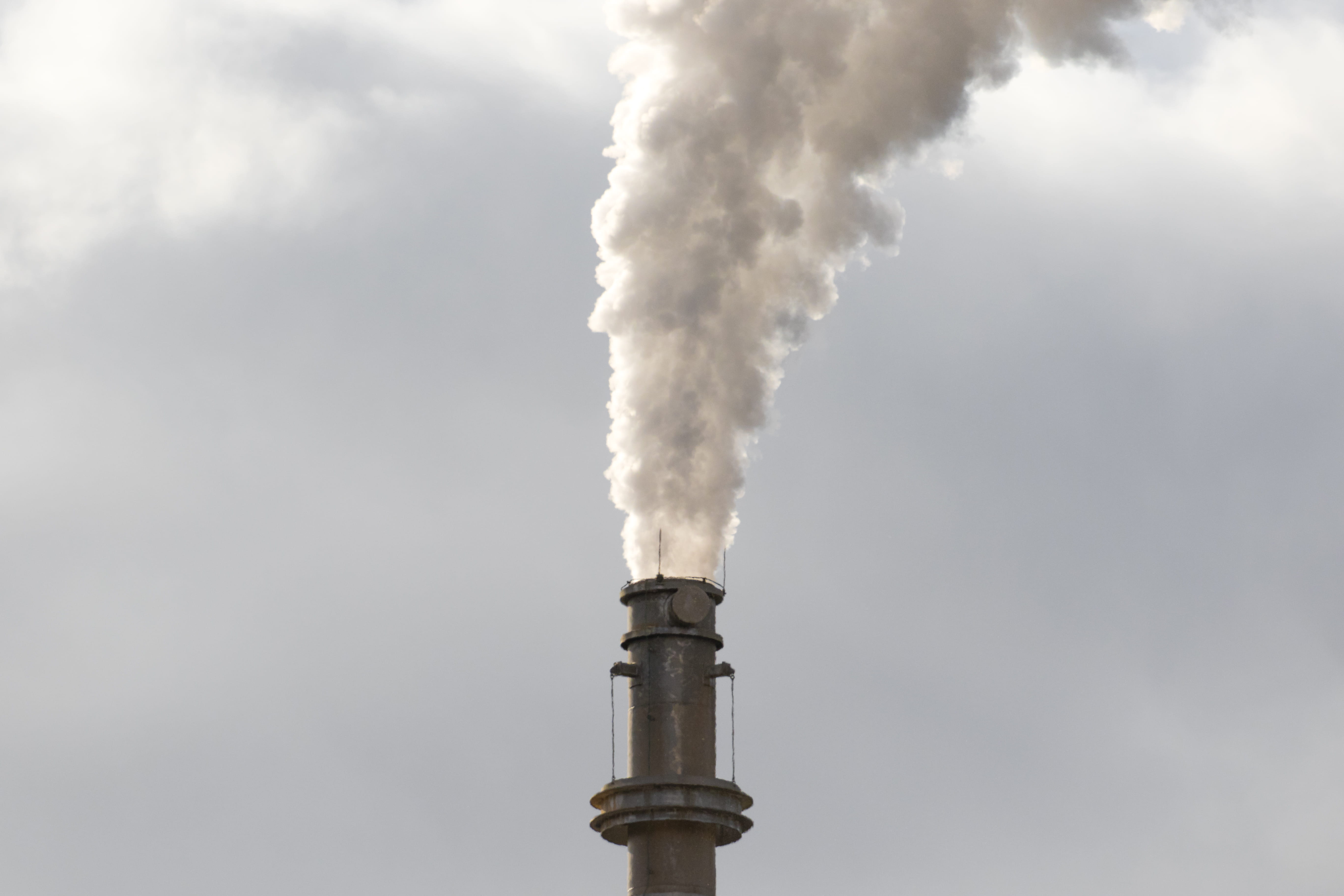 smoke - physical structure, outdoors, day, sky, factory, environmental issues, poisonous, utah, united states, low angle view, industry, copy space, motion, HD Wallpaper