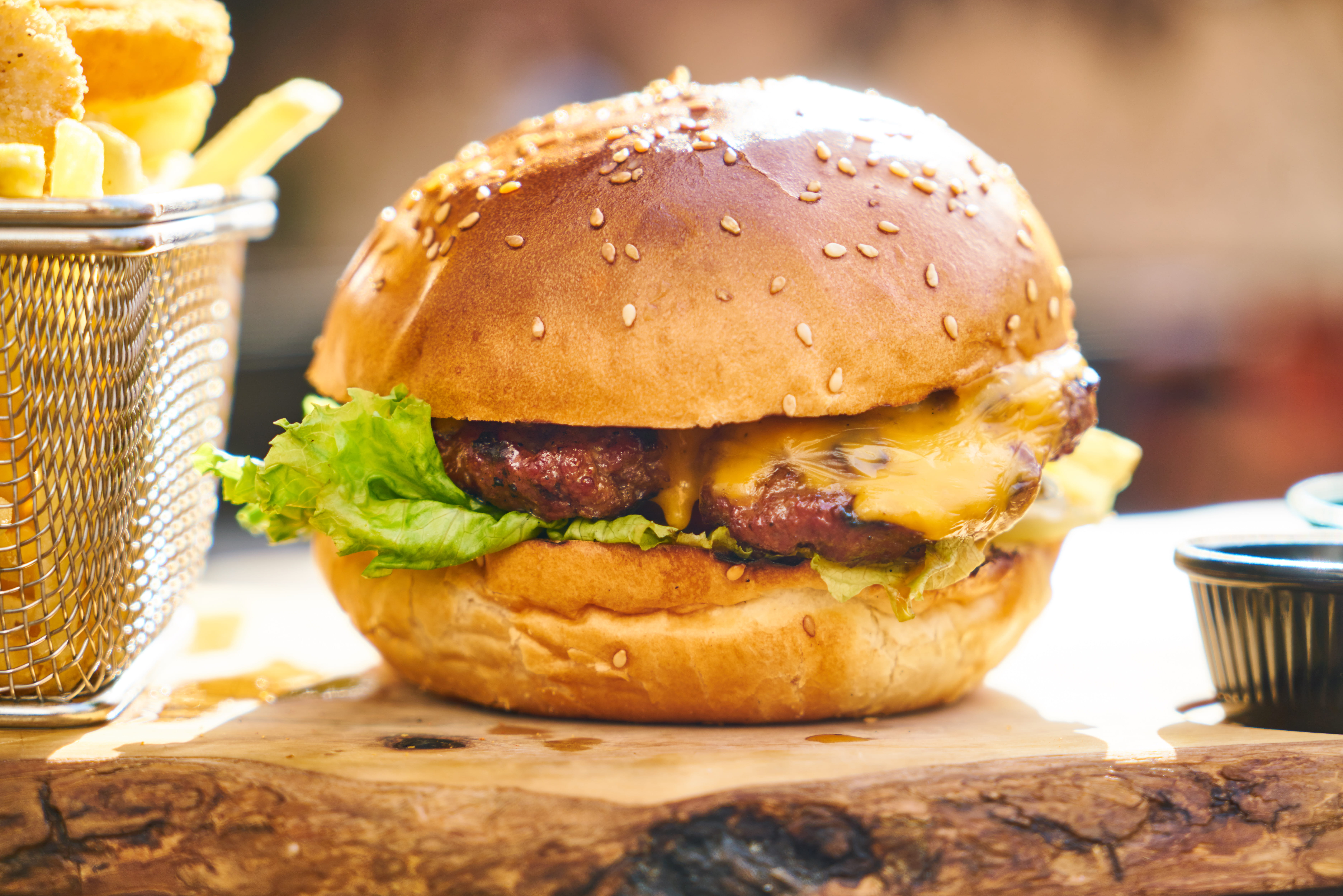 ready-to-eat, barbecue, fast food, table, focus on foreground, food photography, cheeseburger, fastfood, bbq, bread, food, cheese, close-up, photo, delicious, HD Wallpaper