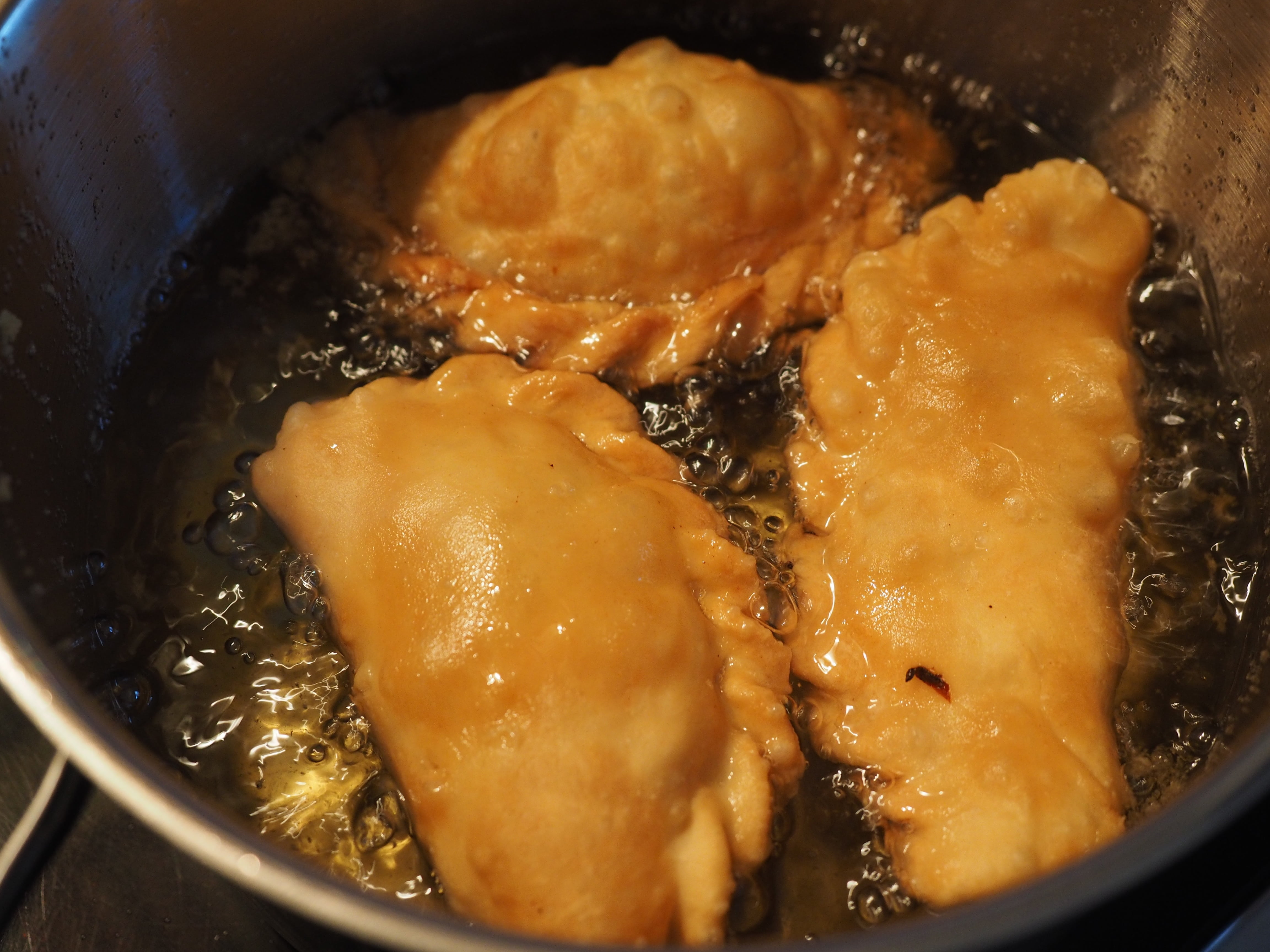 food, food and drink, pan, cooking pan, deep fry, household equipment, heat - temperature, filled, teigtasches, cook, freshness, 4K, close-up, wellbeing, HD Wallpaper