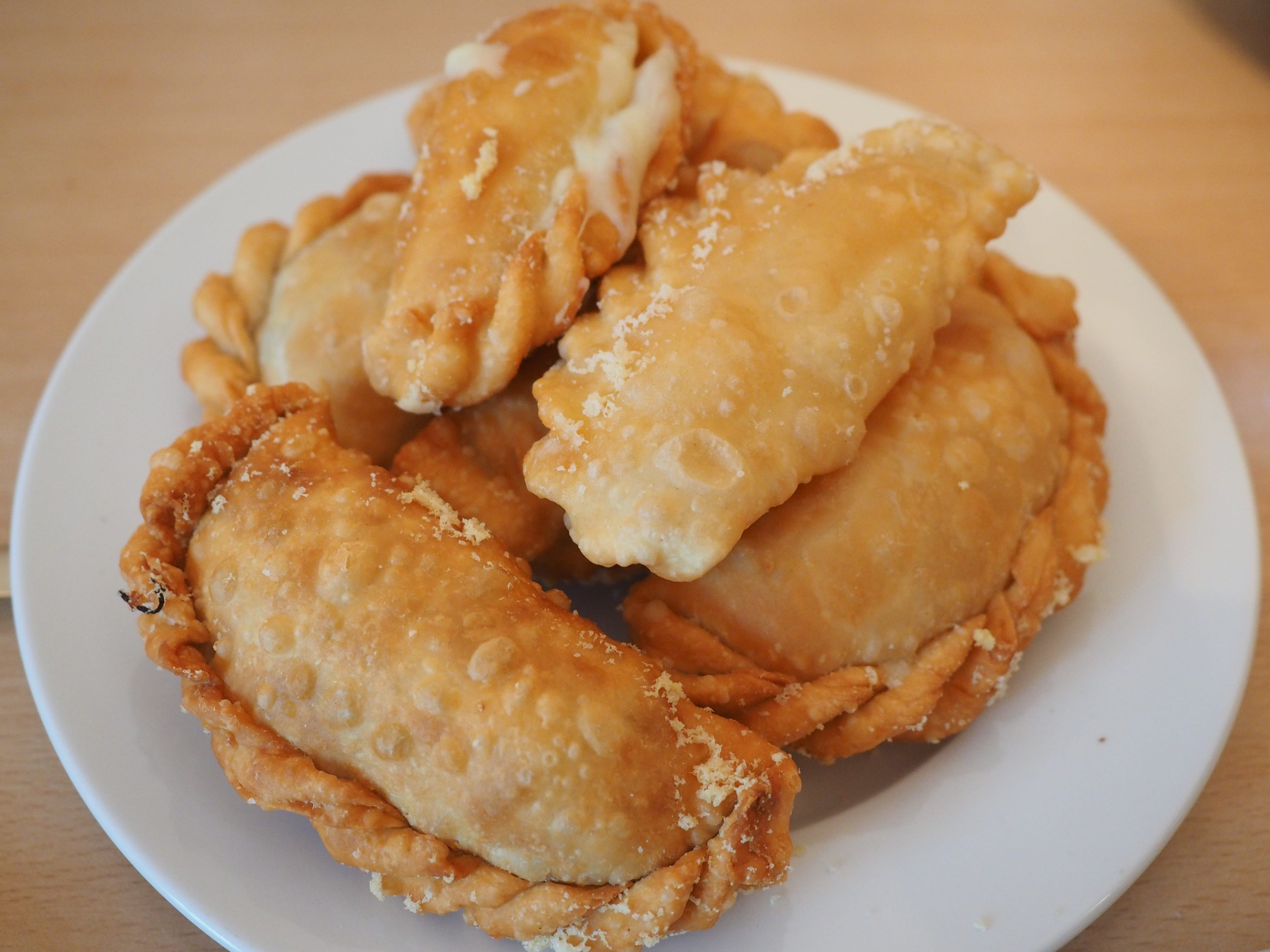 table, hearty, unhealthy eating, close-up, still life, filled, intracorneal, crockery, cook, fried, empanadas, ready-to-eat, sweet, dessert, sweet food, HD Wallpaper