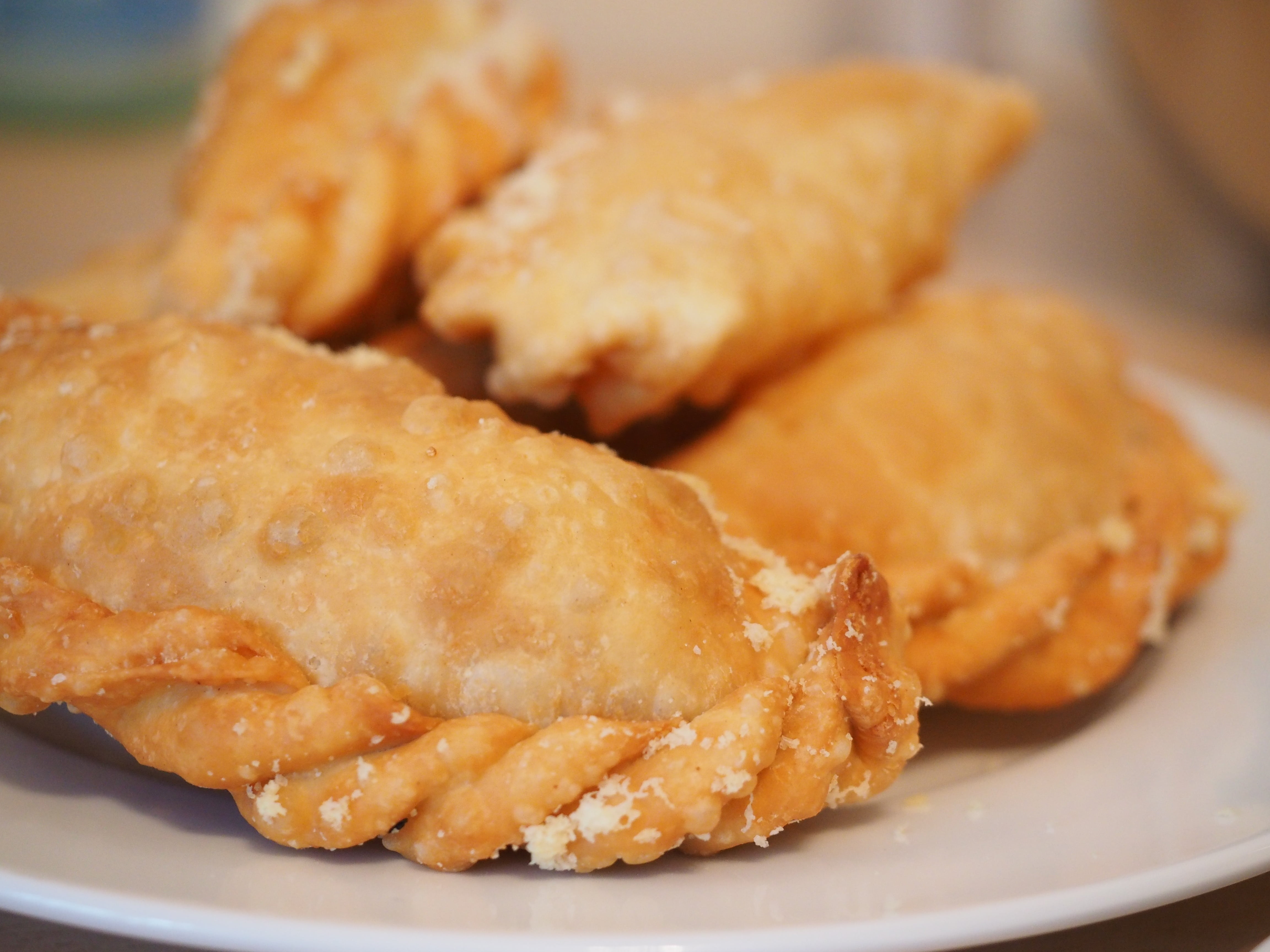 unhealthy eating, empanadas, fried, close-up, deep fried, dumplings, selective focus, delicious, meal, bread, chinese food, no people, cook, fried chicken, HD Wallpaper
