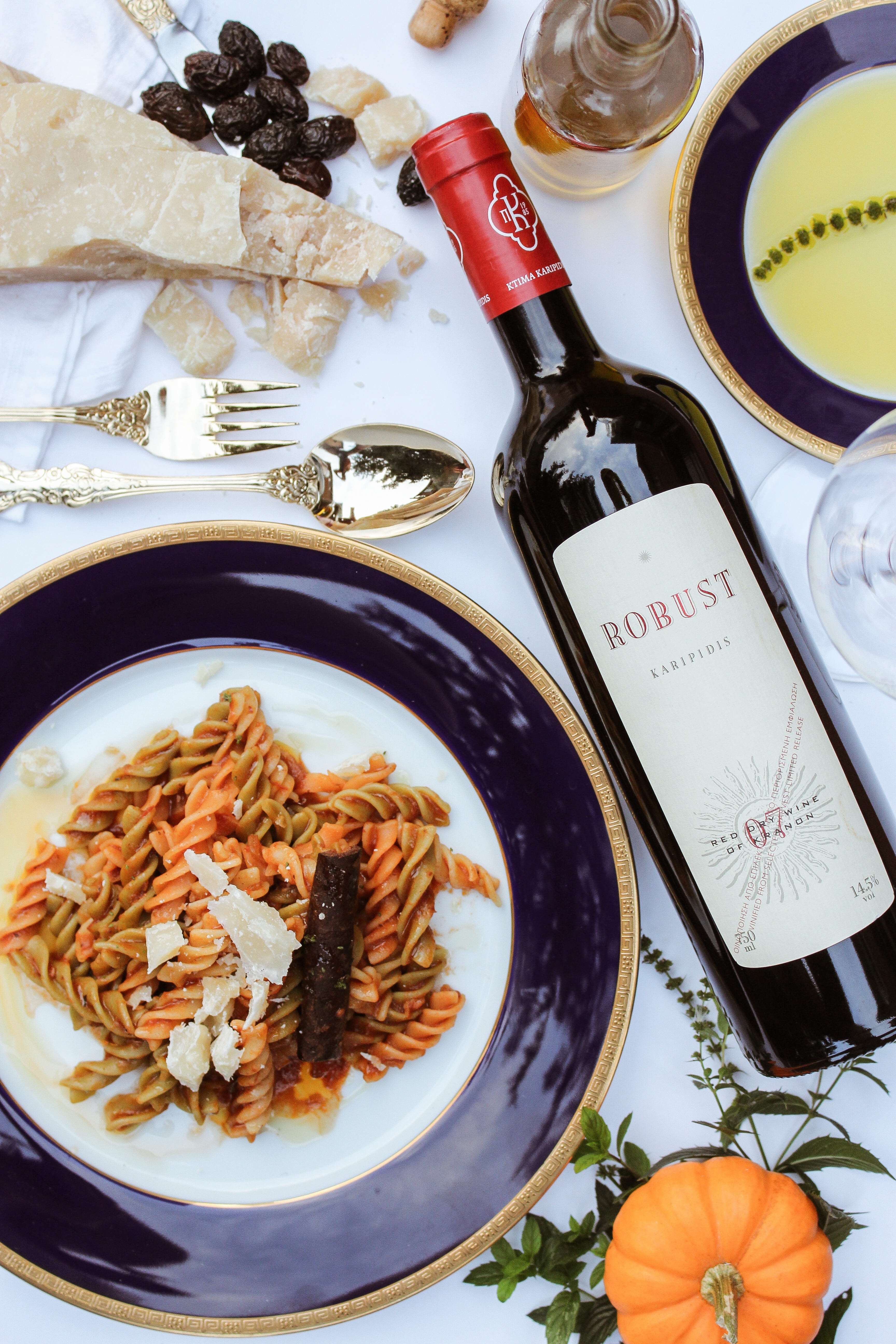 table, bottle, cheeses, wellbeing, food and drink, spiral, close-up, red wines, lunches, ready-to-eat, meals, sauces, main courses, restaurants, freshness, Phone HD Wallpaper