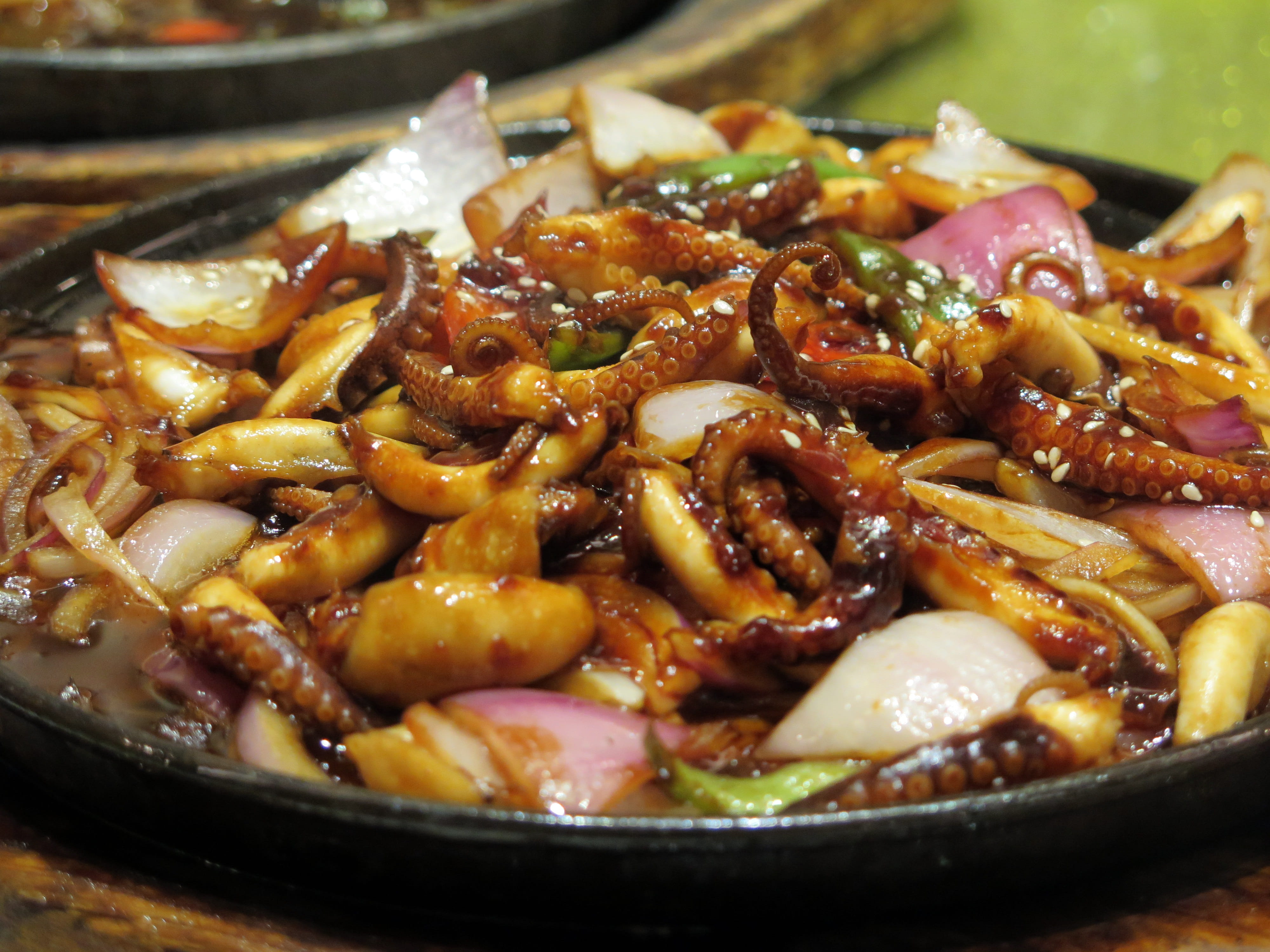 pan, white meat, octopus, wellbeing, calamari, cooked, gastronomy, freshness, chinese food, snack, table, crockery, vegetable, appetizing, oil, plate, Squid, HD Wallpaper
