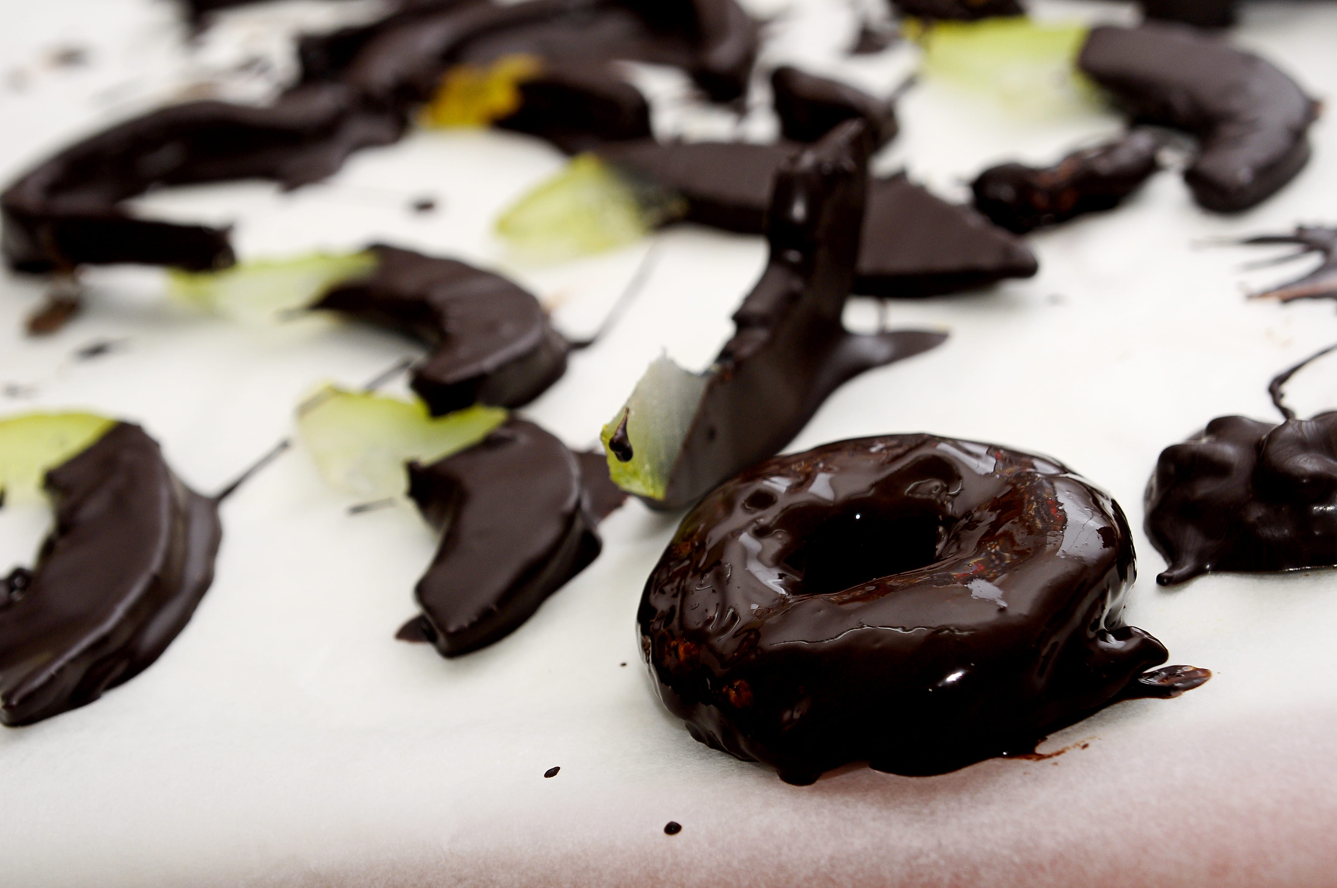 pastry, creme, food, ready-to-eat, 4K, temptation, indulgence, unhealthy eating, dessert, icing, close-up, table, cake, confectionery, dark chocolate, HD Wallpaper
