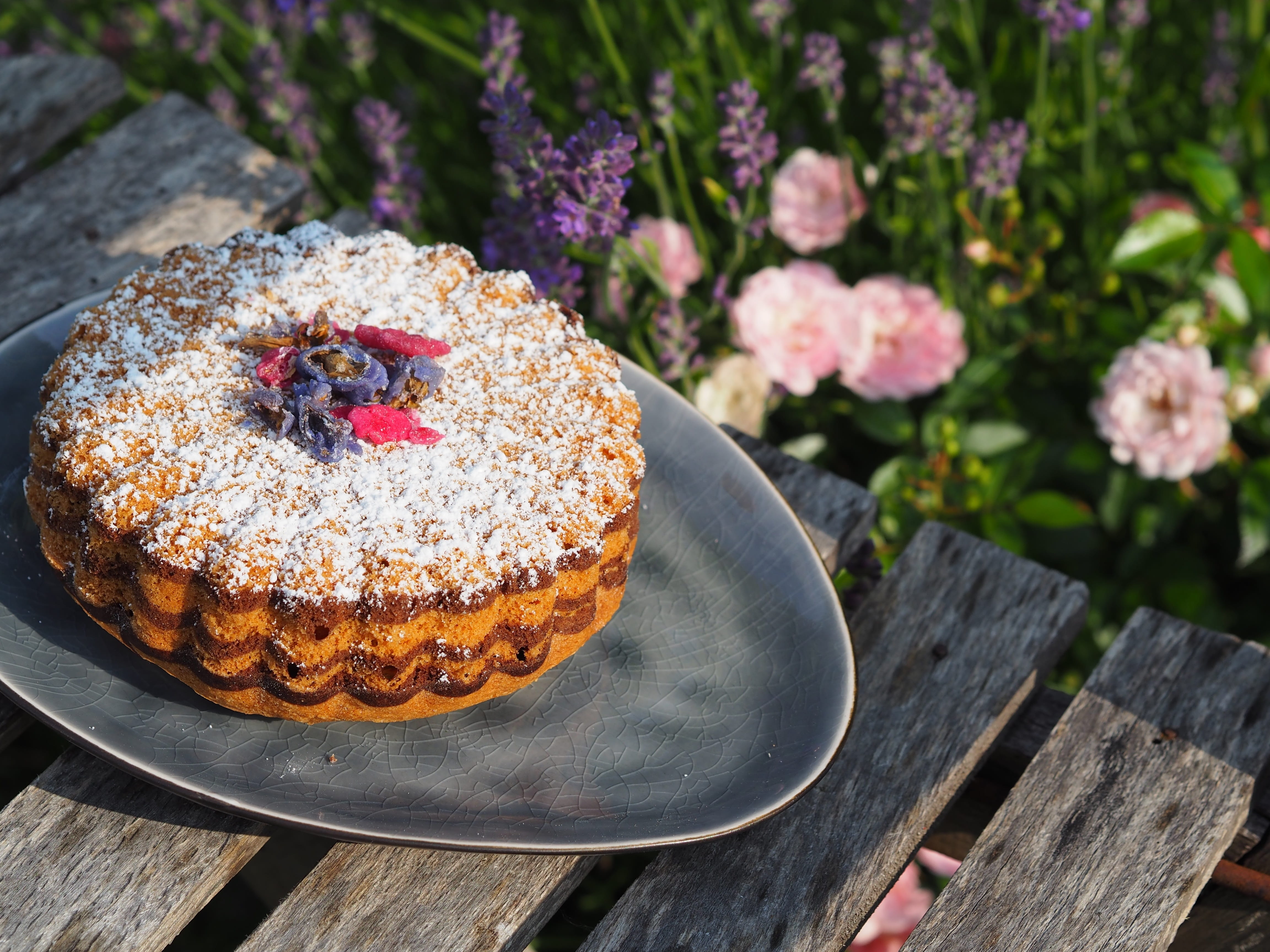 benefit from, nature, sweet food, dessert, eat, 4K, calories, indulgence, outdoors, piece of cake, bake your own, flowers, sweet dish, plant, baked, garden, HD Wallpaper