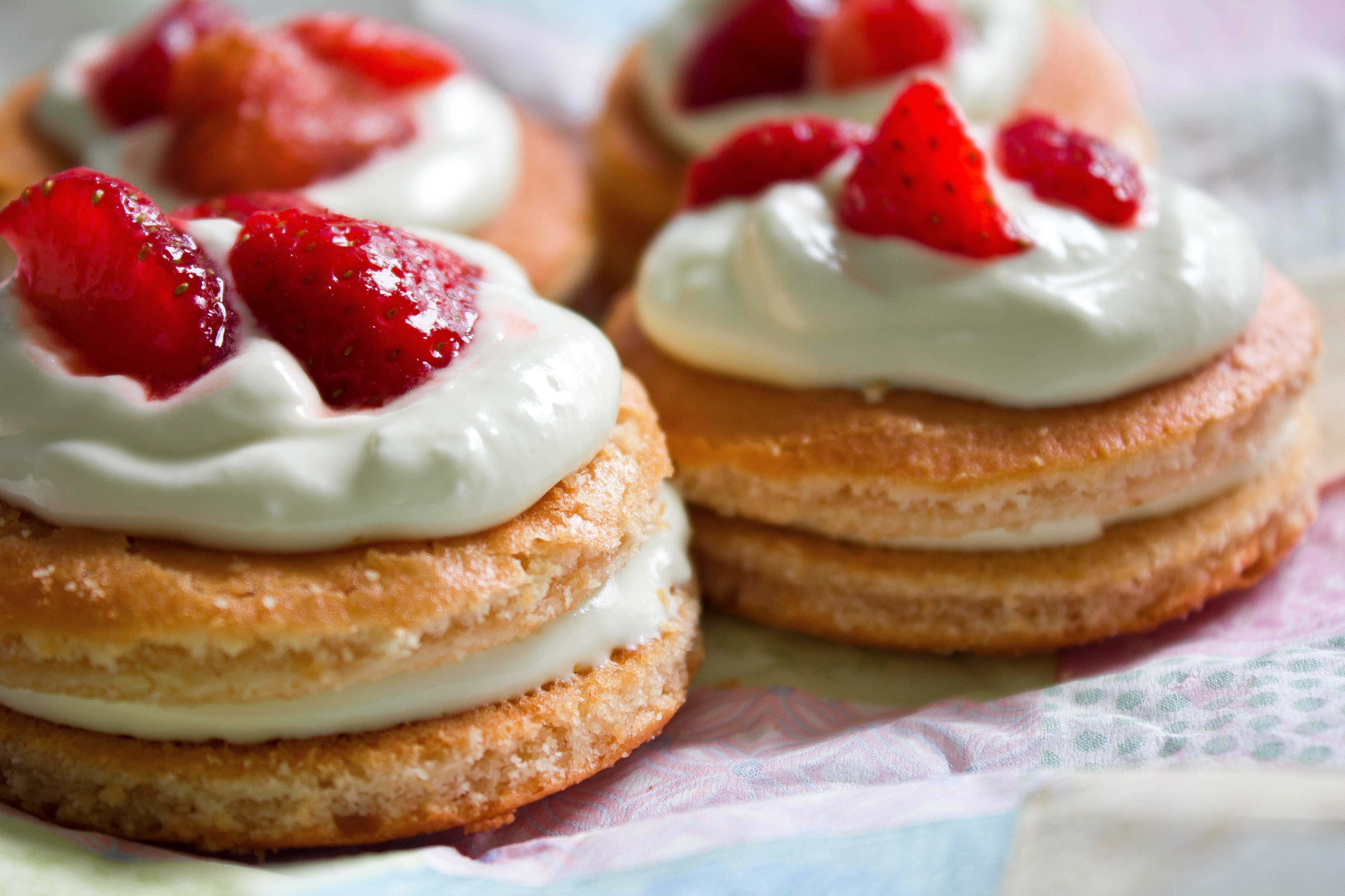 raspberry, apple, food, eat, 5K, strawberries, delicious, snack, table, nutrition, bake, frisch, sweet food, strawberry, dessert, breakfast, indoors, cheek, HD Wallpaper