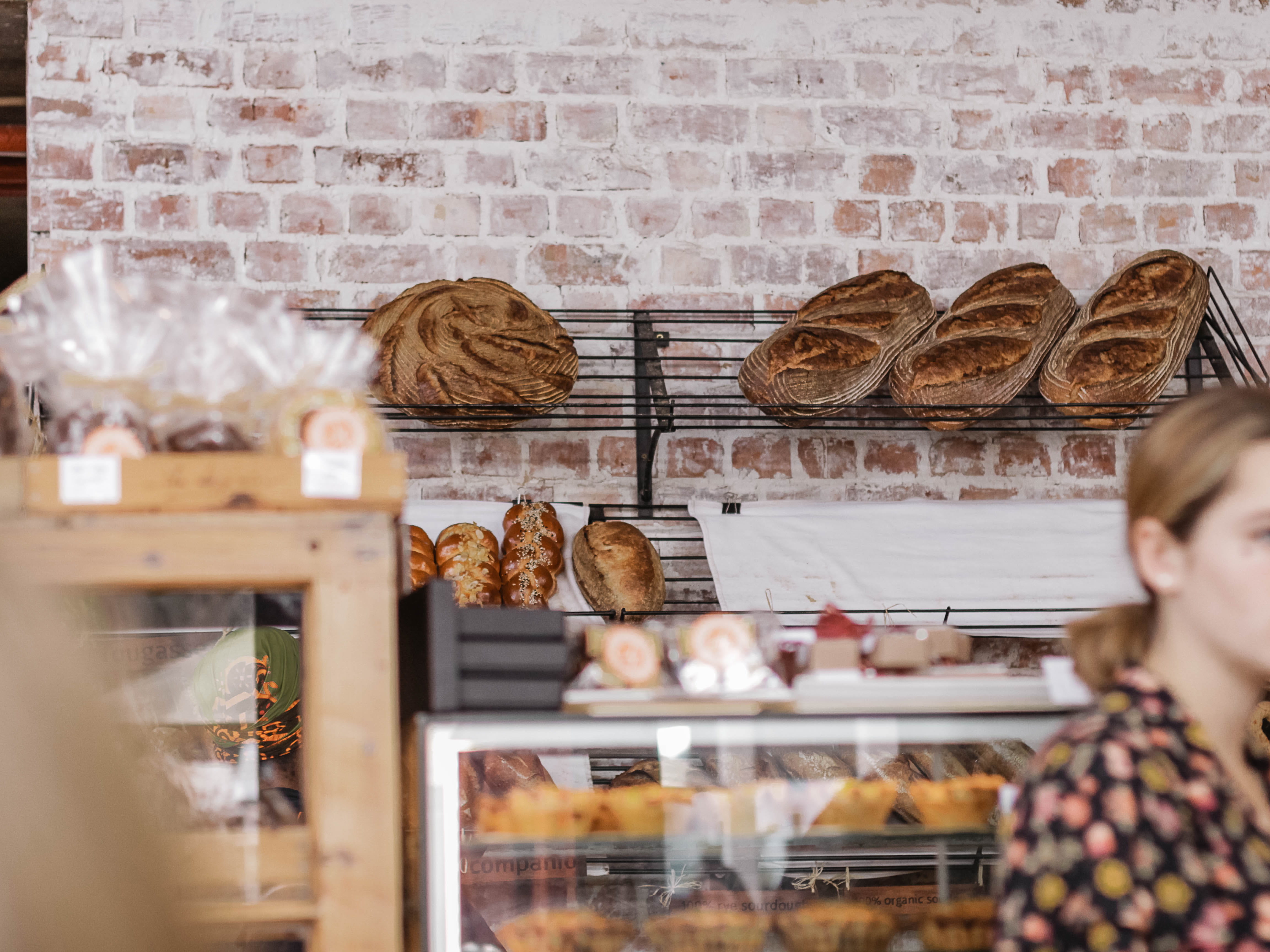 women, restaurant, table, pastry, saucer, coffee mug, occupation, mug, 4K, hipster, black, working, caucasian Ethnicity, display, bun, market, person, HD Wallpaper