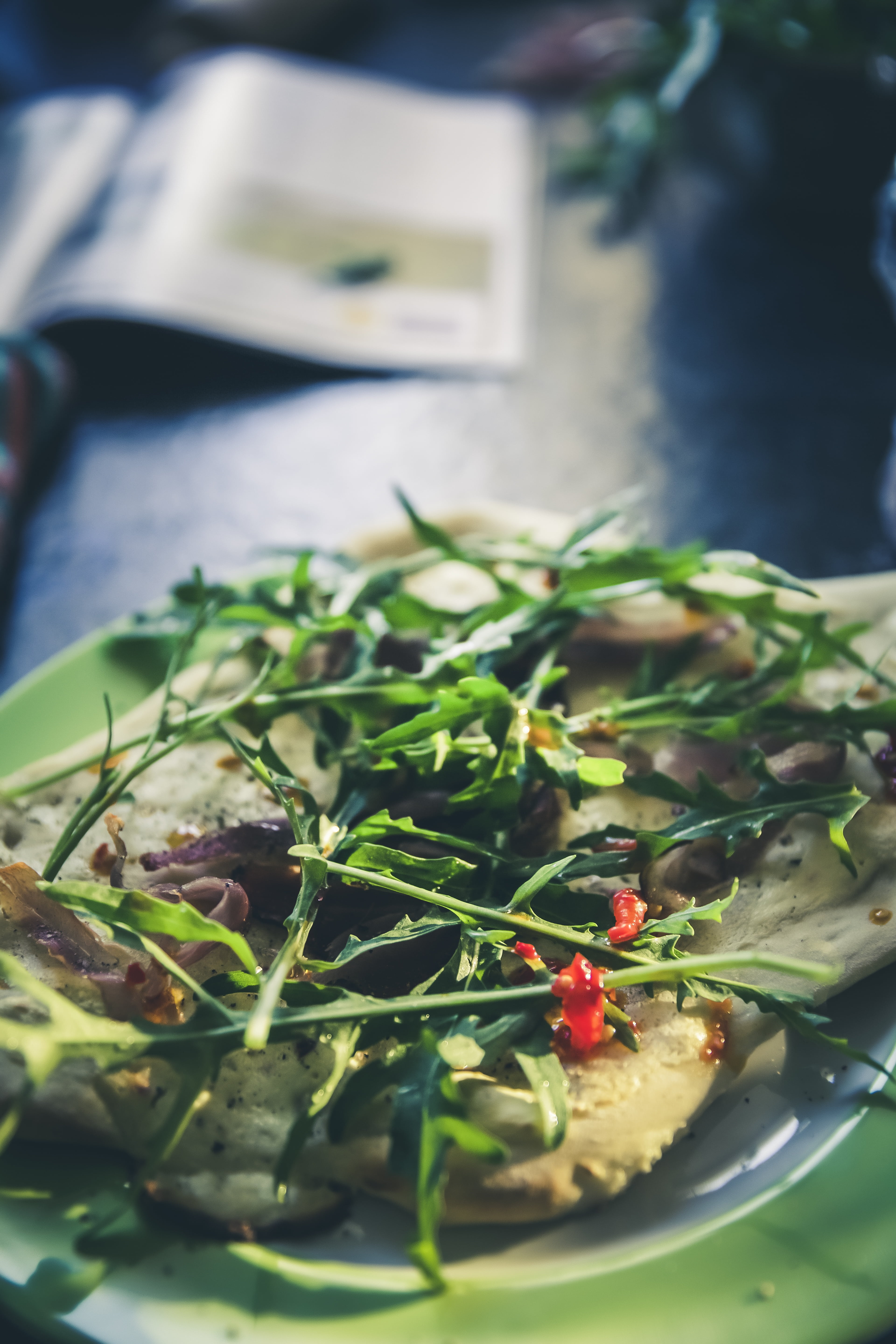 leaf, pizza oven, fruit, pizzeria, wood fire, food and drink, plant part, plate, tomatoes, 5K, fire, freshness, lunch, arugula, plant, flame, focus on foreground, Phone HD Wallpaper