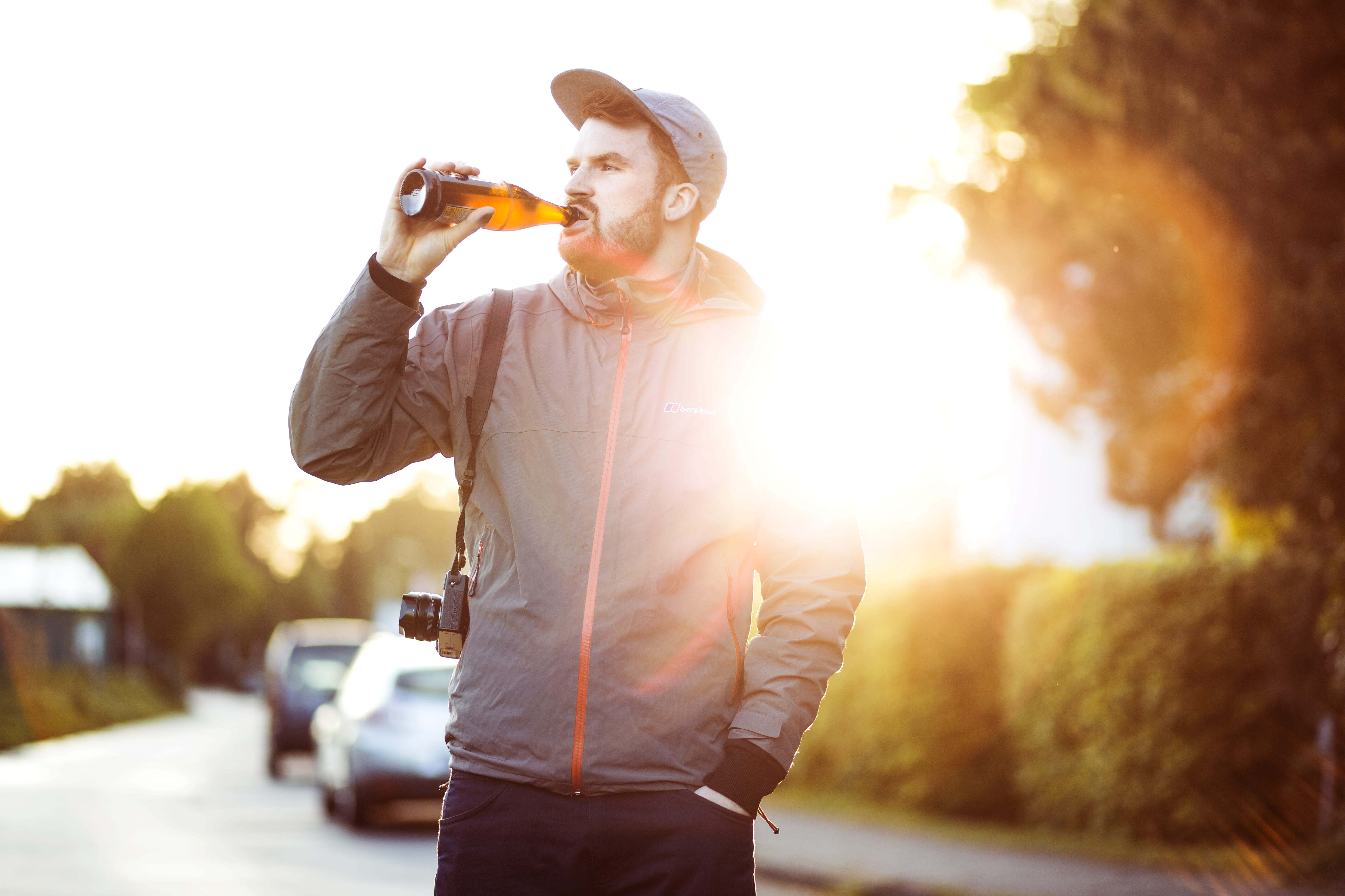 copy Space, one man only, enjoyment, refreshment, holding, drinking, recreational Pursuit, food and drink, casual Clothing, sunlight, standing, daytime, HD Wallpaper