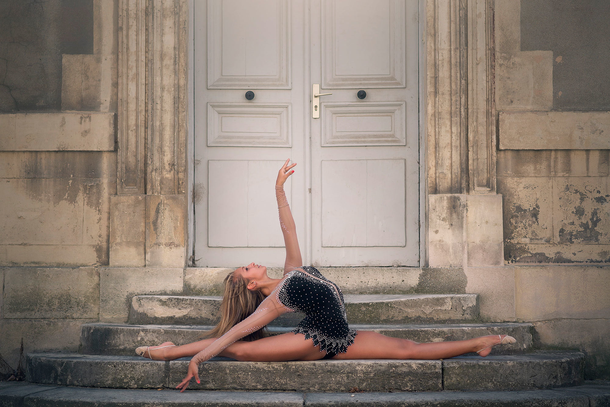 human arm, one person, shirt, clothing, day, sitting, architecture, beautiful woman, real people, entrance, Océane Charoy, gymnast, leisure activity, arms raised, HD Wallpaper