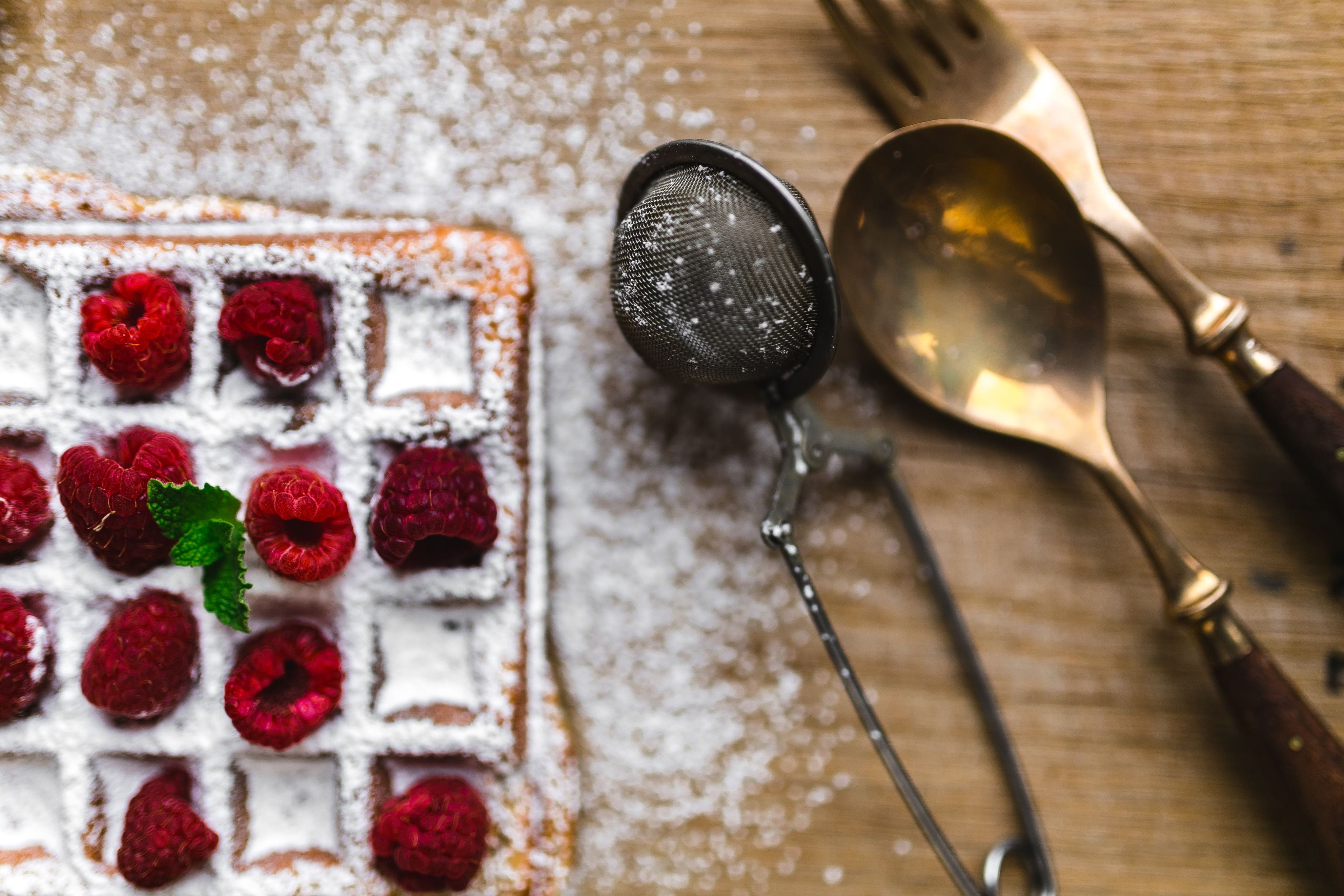 powdered sugar, wood - material, eating utensil, delicious, no people, healthy, raspberry, freshness, berry fruit, ready-to-eat, food, baked, eat, spoon, HD Wallpaper