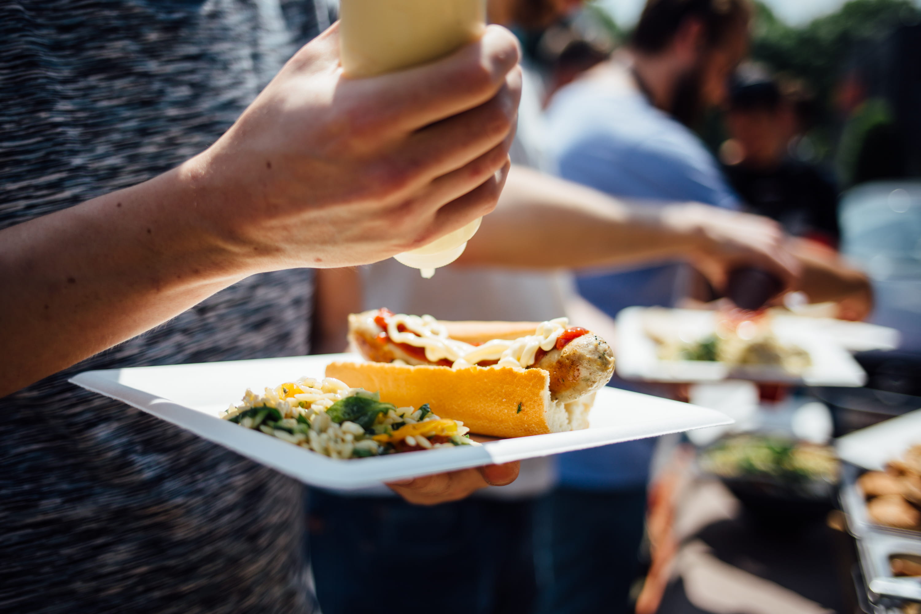 ready-to-eat, meal, fastfood, lifestyles, bbq, restaurant, wellbeing, food and drink, sausage, sauce, healthy eating, person, business, human hand, outdoor, HD Wallpaper