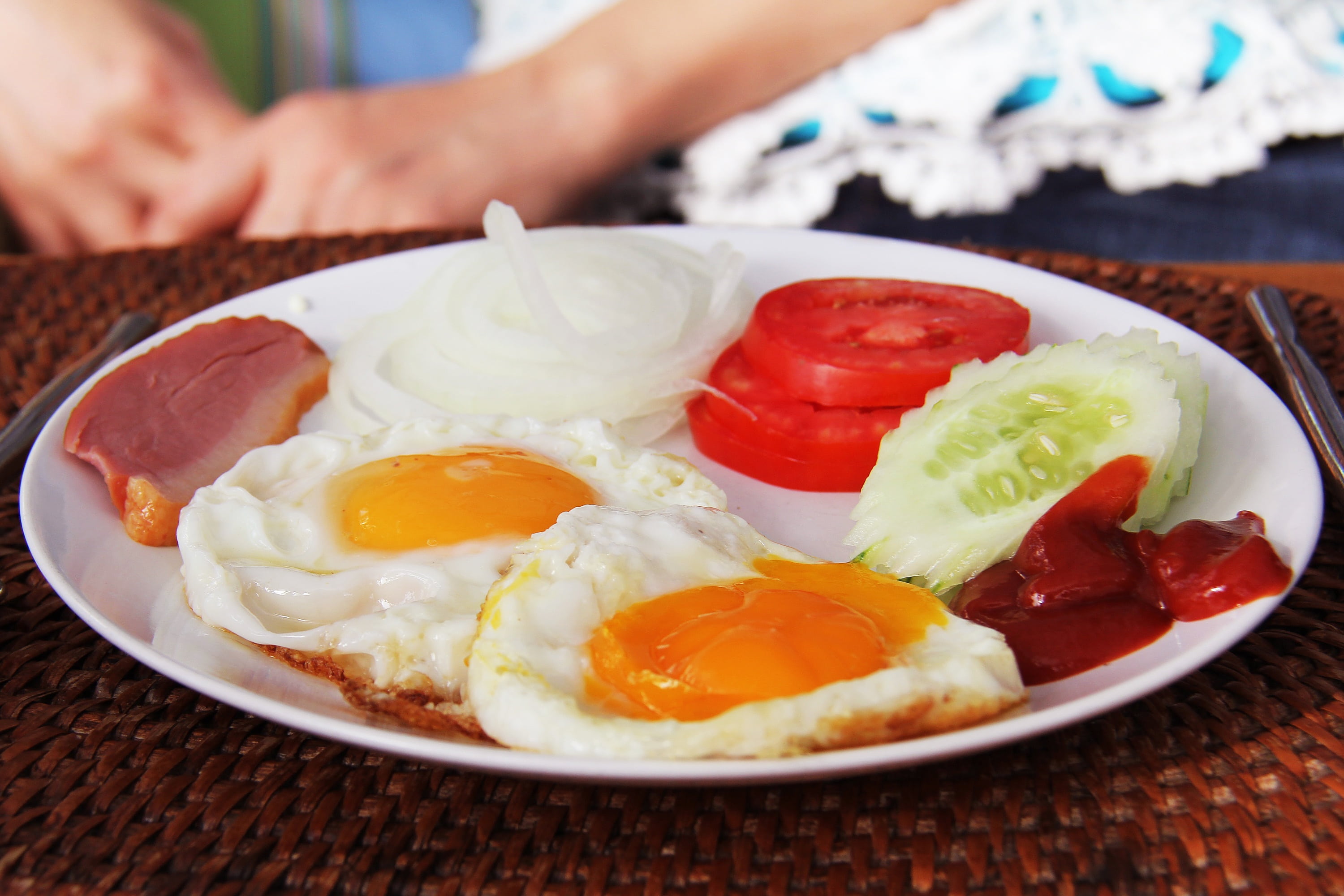 tomatoes, delicious, healthy eating, 2K, ready-to-eat, meat, eggs, indoors, thailand, food, human body part, human hand, vegetable, plate, fruits, cucumber, HD Wallpaper