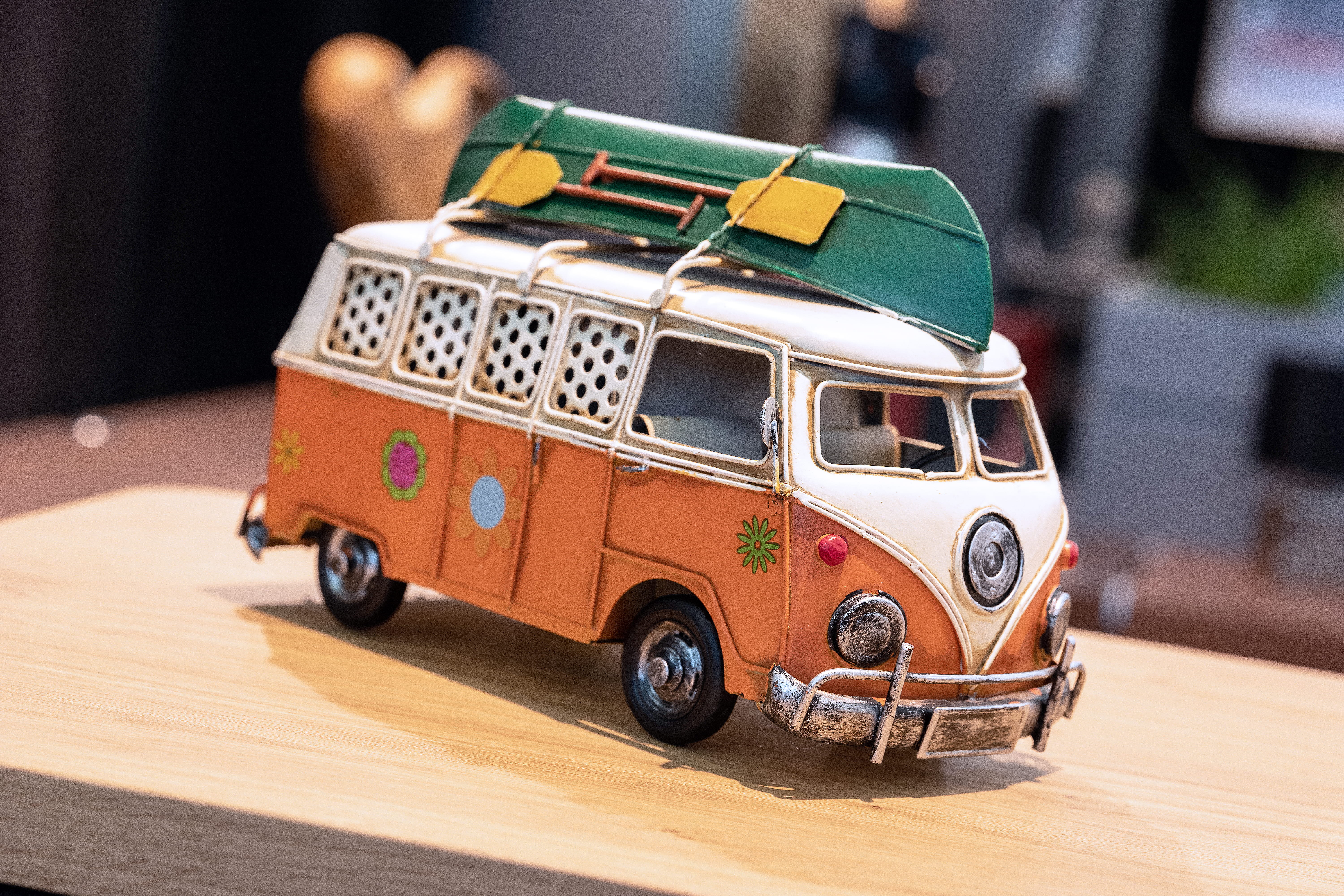 transportation, 5K, car, transporter, indoors, incidental people, bulli, selective focus, table, toy car, wood - material, beach, close-up, globetrotter, HD Wallpaper
