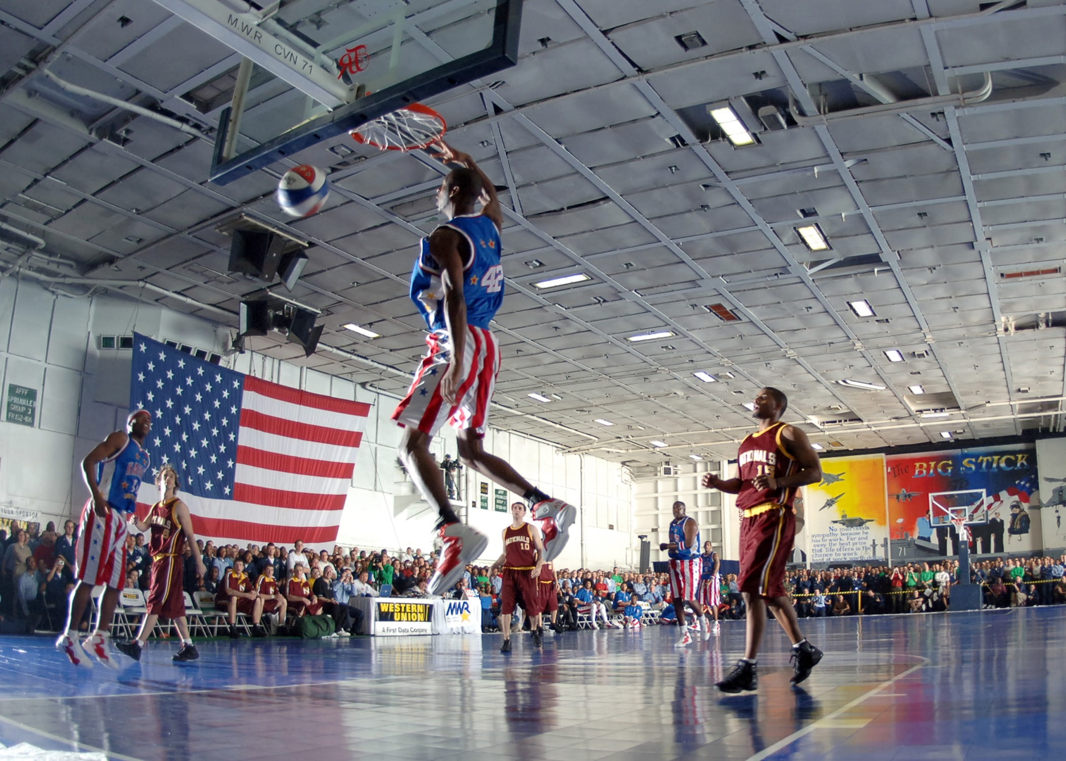 fans, basketball - sport, celebrities, exercising, famous, people, man, crowd, 1080P, group of people, lifestyles, dunking, men, flag, athlete, ball, women, HD Wallpaper