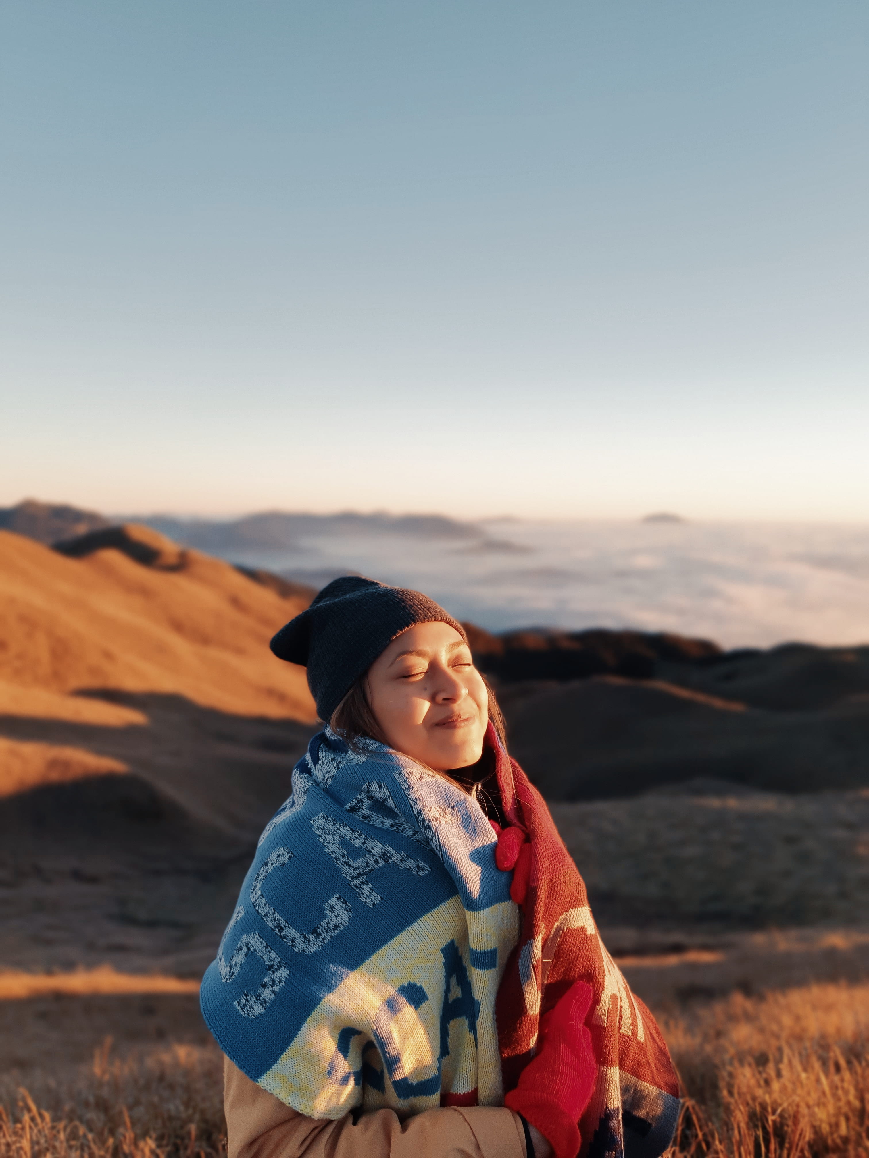 blanket, looking at camera, 4K, international women’s day, sunrise, lifestyles, leisure activity, woman, soil, smiling, beauty, clothing, one person, hat, Phone HD Wallpaper