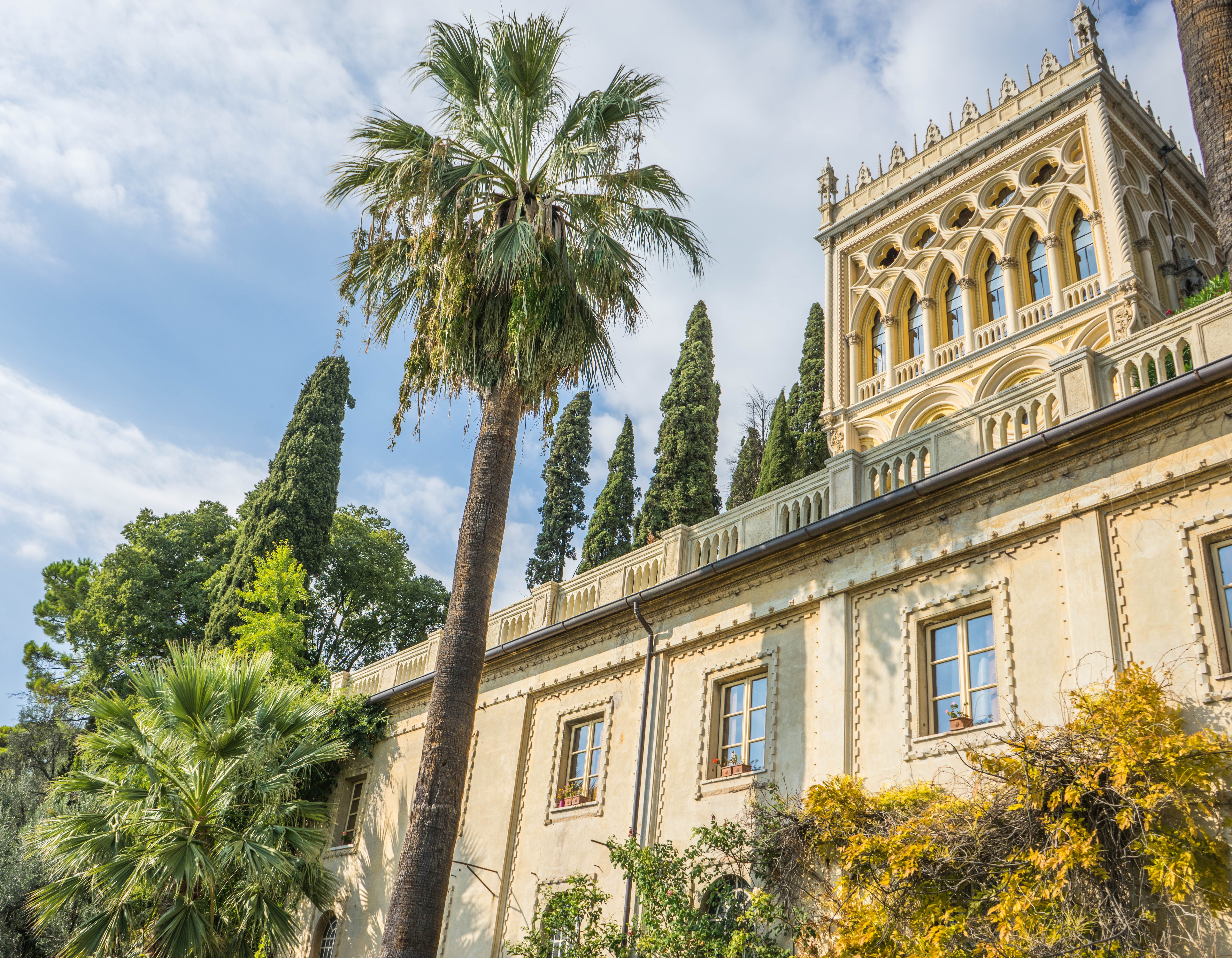 isola del garda, view, travel destinations, history, colorful, outdoors, exotic, blue, building, sky, built structure, no people, window, italy, holiday, HD Wallpaper