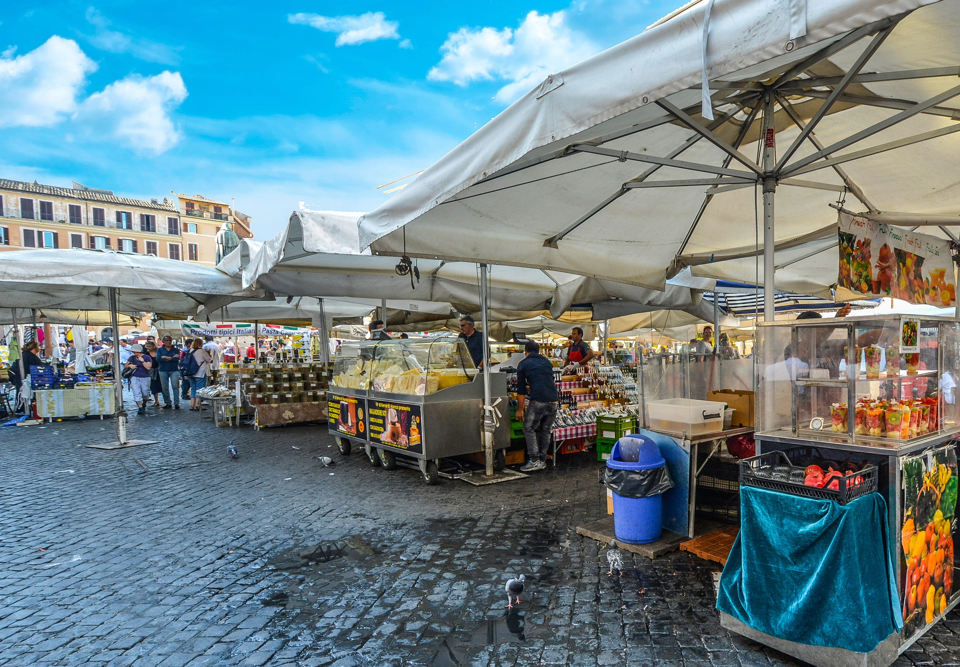 Market, rome, real people, outdoors, Italian, italy, group of people, cloud - sky, lifestyles, Fiori, daytime, adult, day, water, men, retail, market stall, HD Wallpaper