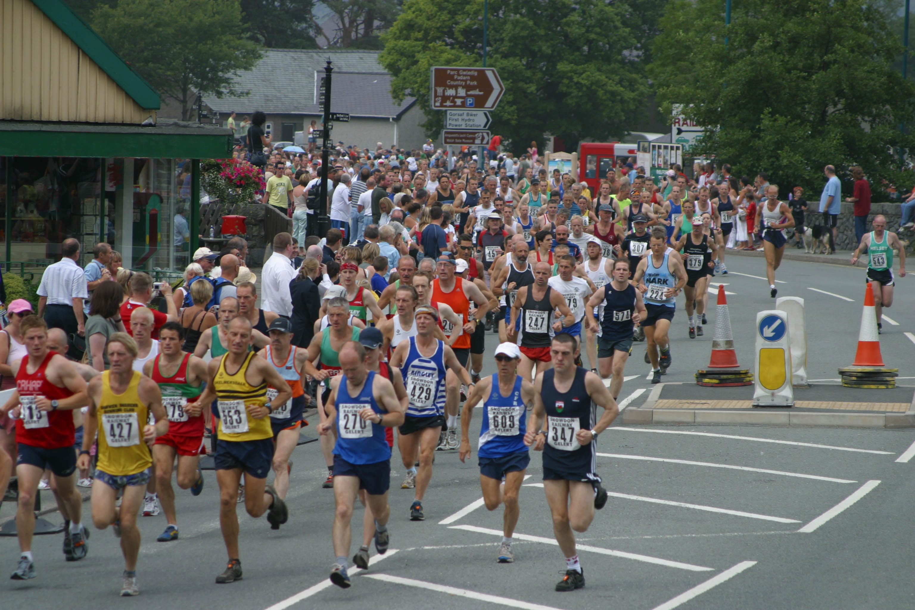 leisure activity, sport, 2K, top, people, black, women, outdoors, street, adult, lifestyles, snowdon, Llanberis, marathon, clothing, 2015, crowd, day, HD Wallpaper