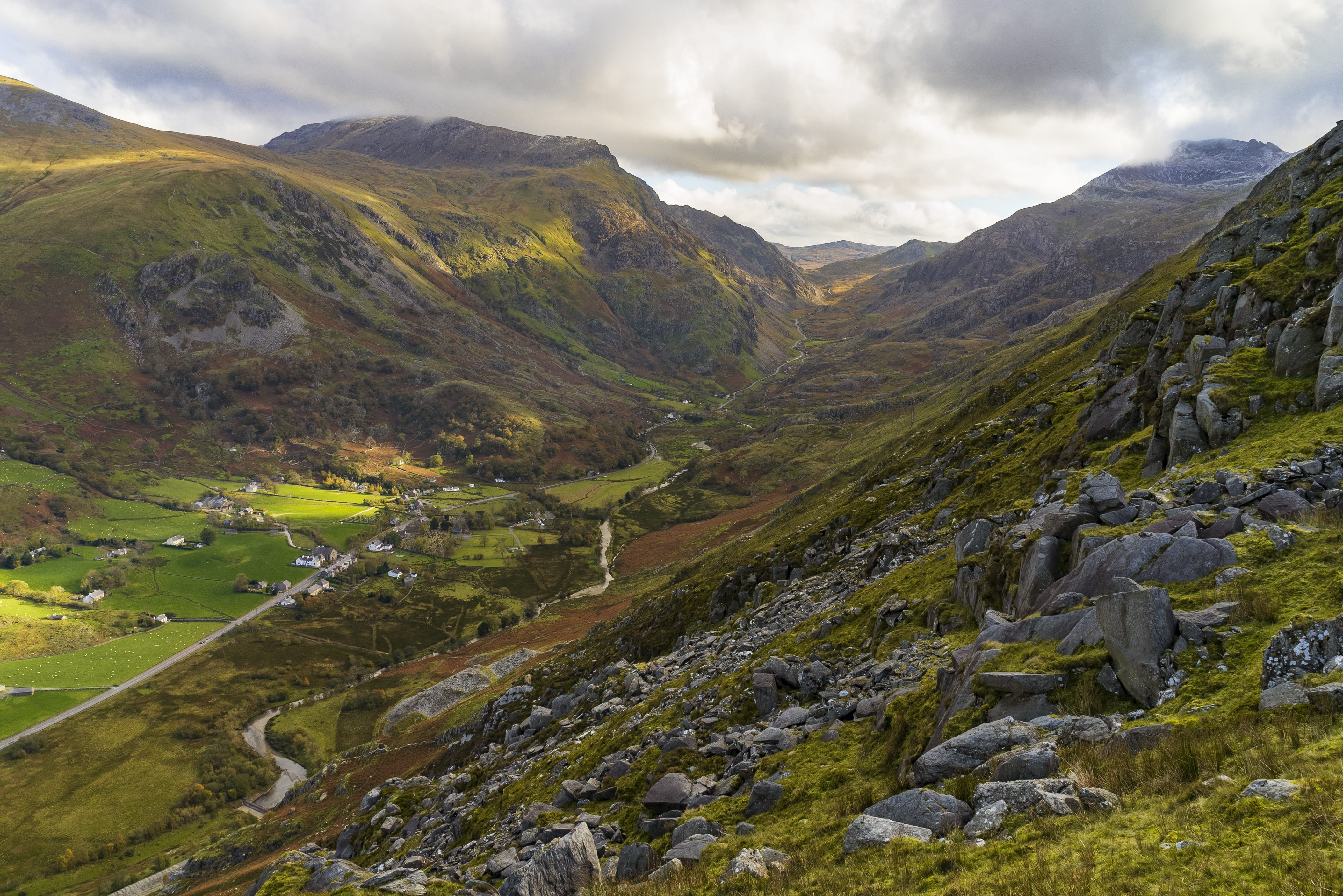 beauty in nature, valley, green color, 4K, tranquil scene, no people, landscape, non-urban scene, sky, outdoors, snowdonia, rock, mountains, cloud - sky, HD Wallpaper