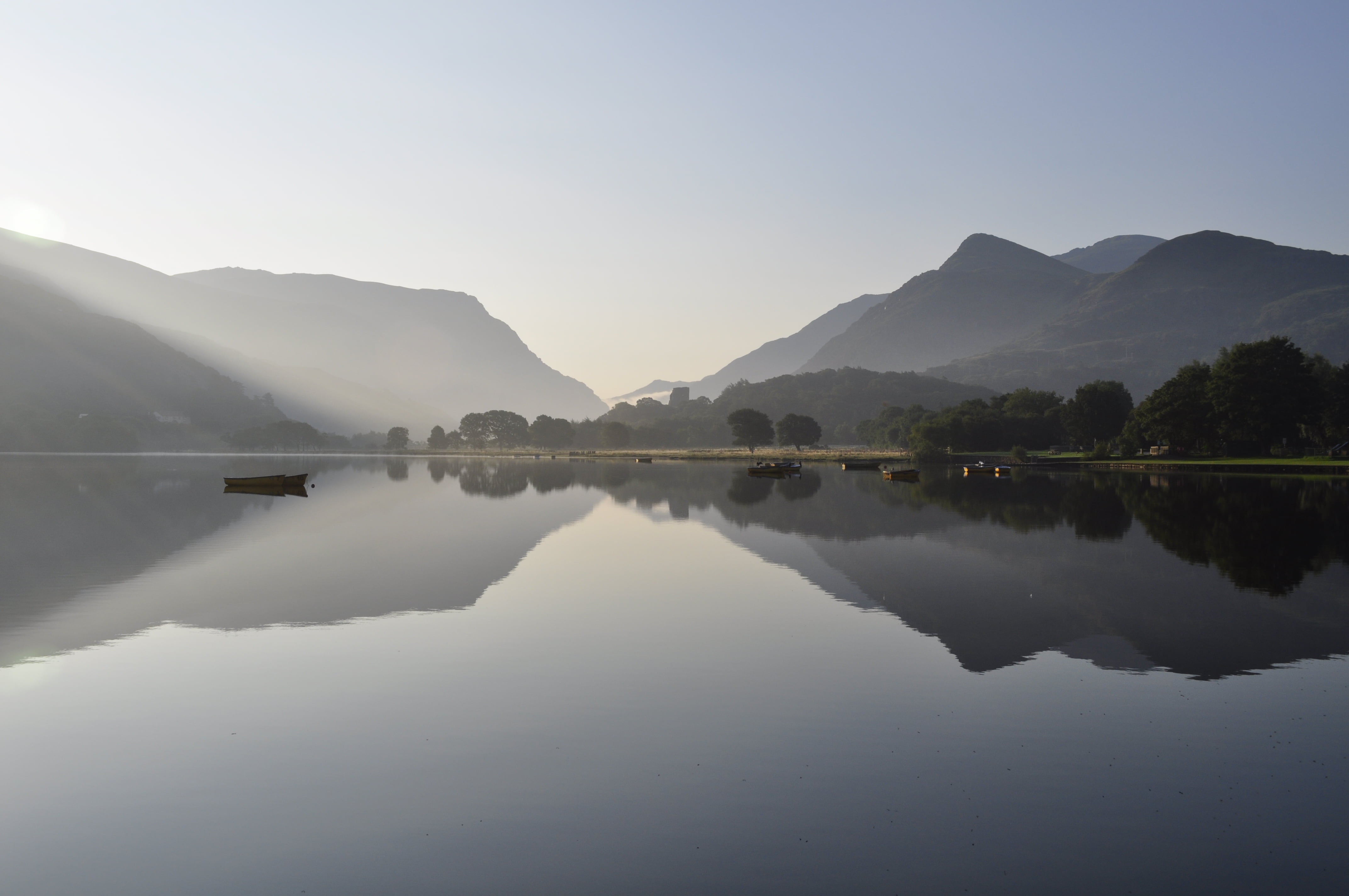 calm, landscape, llanberis, surrounded, nature, sky, reflection, water, 4K, body, mountain, mountains, lake, blue, daytime, scenics, outdoors, HD Wallpaper