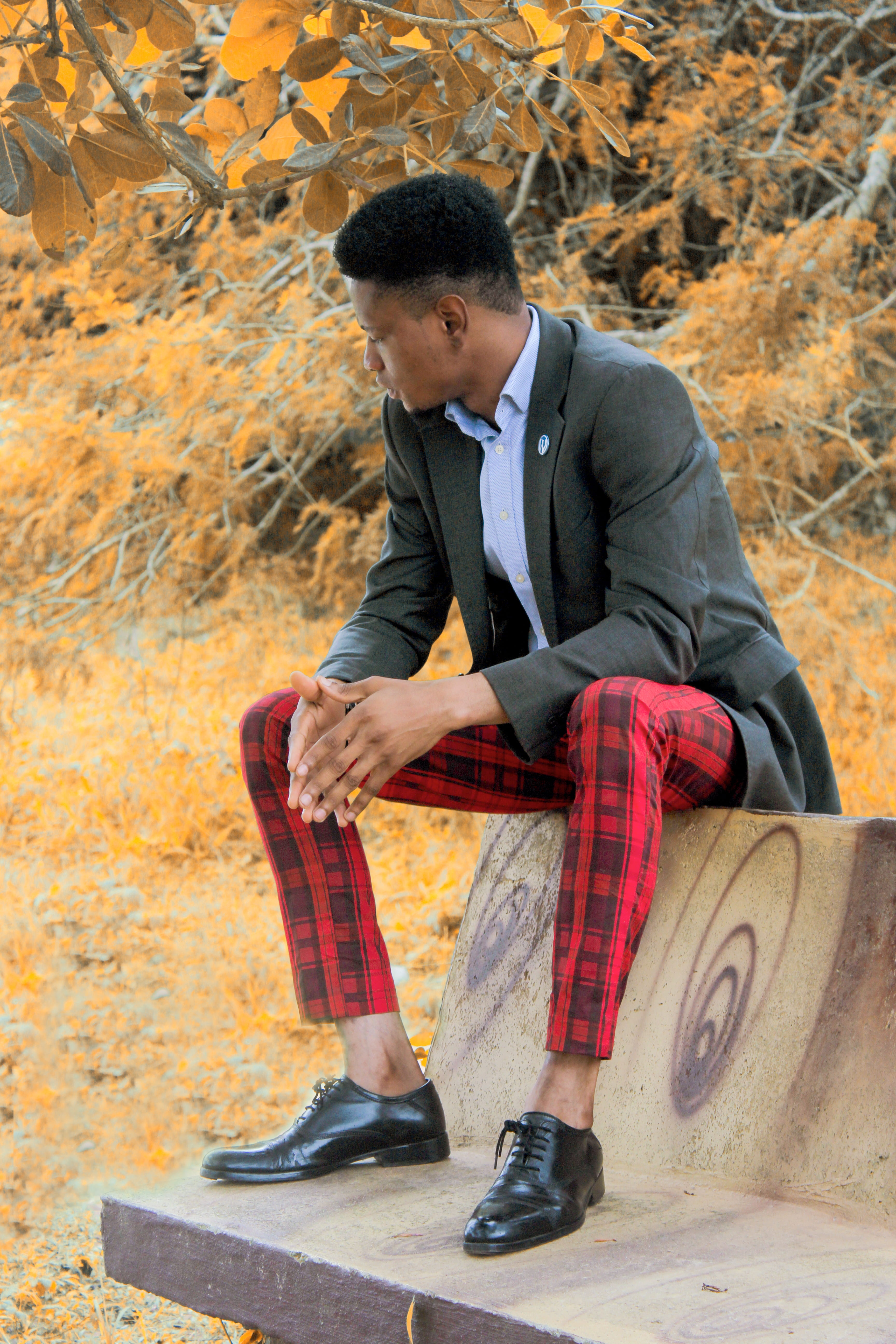 photoshoot, teenager, daylight, suit, fall, change, man, black, one person, young men, men, sit, lifestyles, well-dressed, footwear, 5K, red, lifestyle, Phone HD Wallpaper