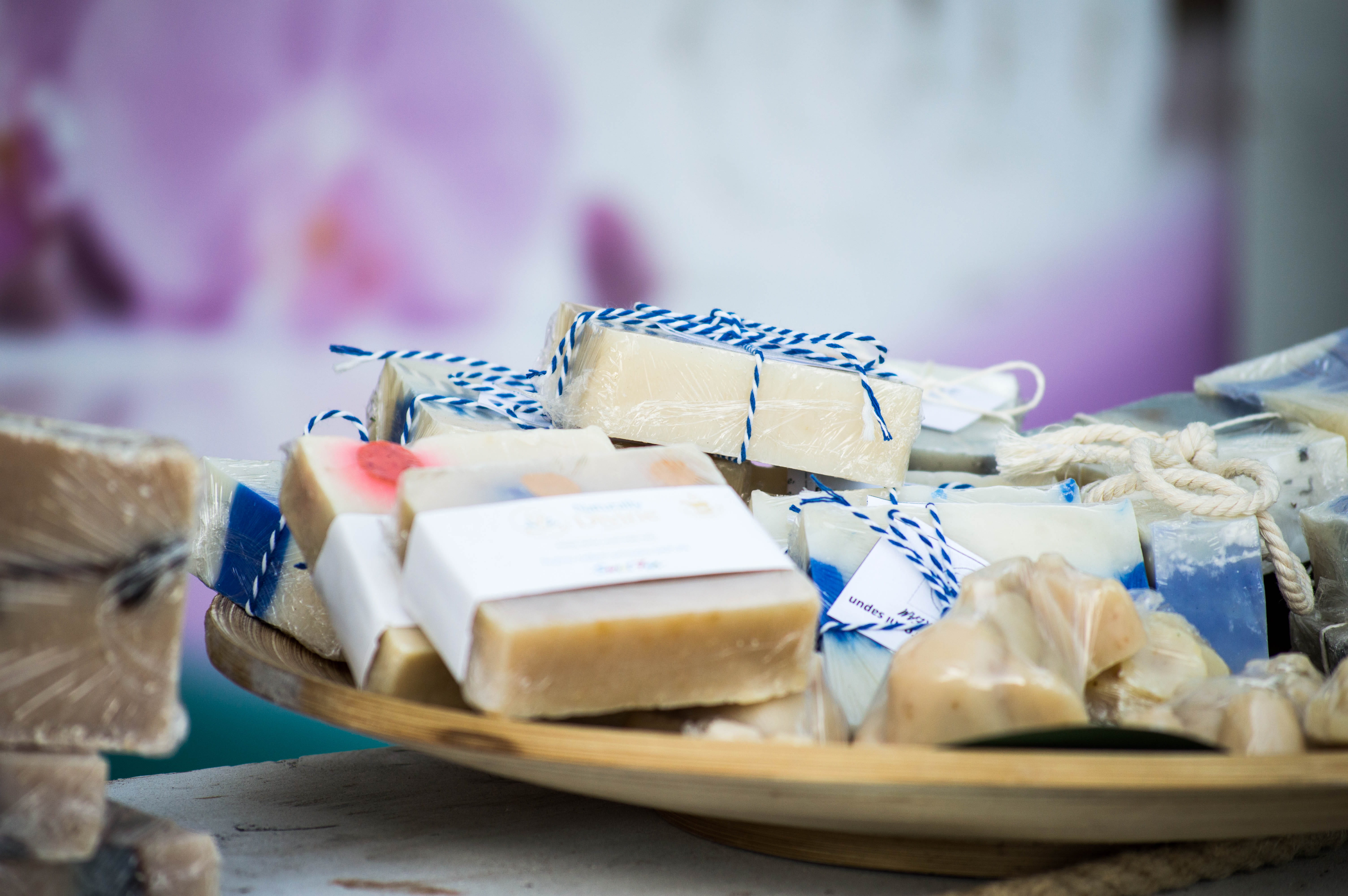 wellbeing, sweet Food, focus on foreground, selective, table, handmade, gourmet, indoors, favors, baked, wooden, bread, paper, party, food, no people, freshness, HD Wallpaper