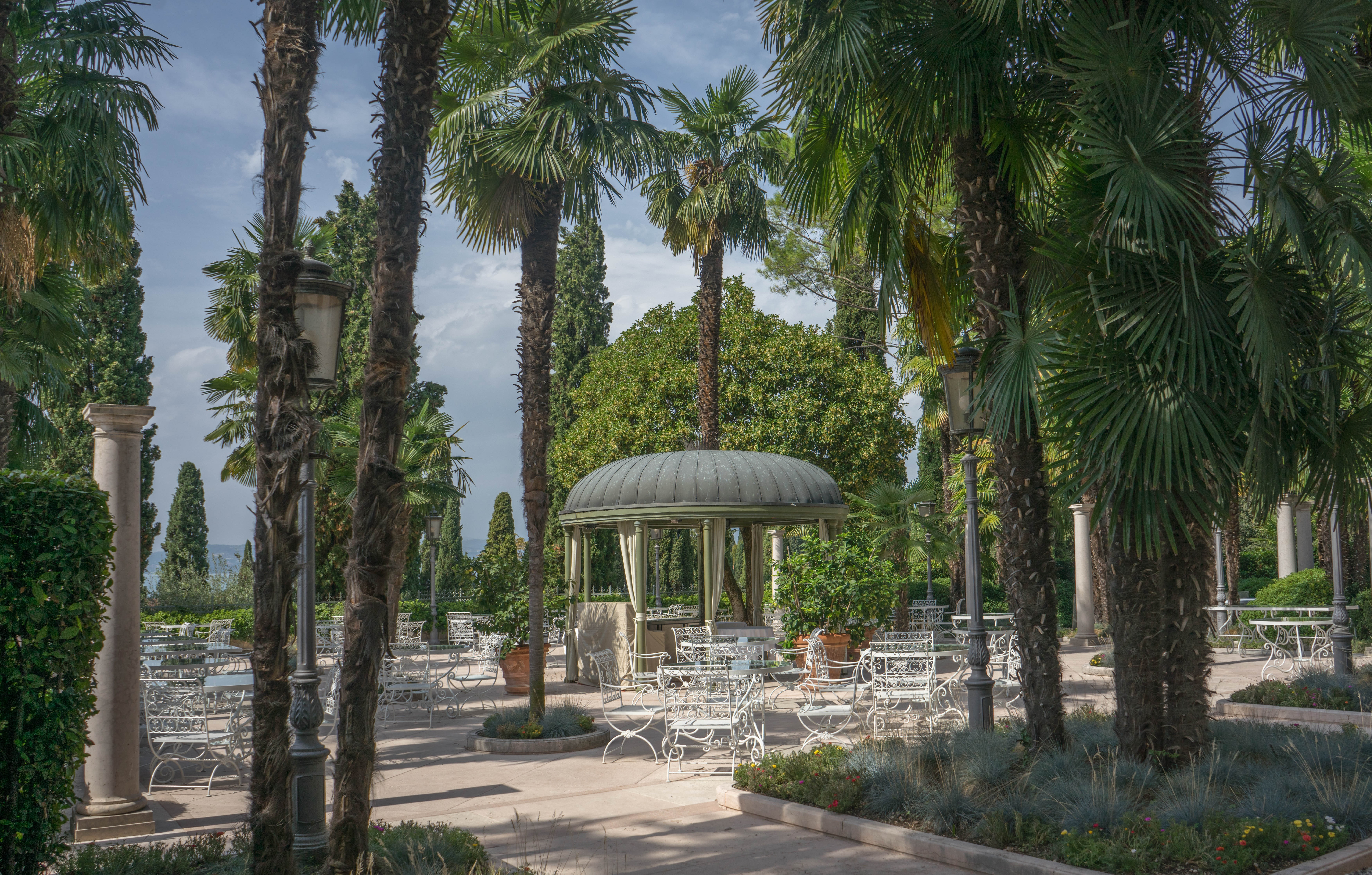 built structure, travel, scenery, 5K, sunny, sky, scenics - nature, outdoor, tropical, lake garda, green, palm tree, luxury, villa cortine palace, tourism, HD Wallpaper