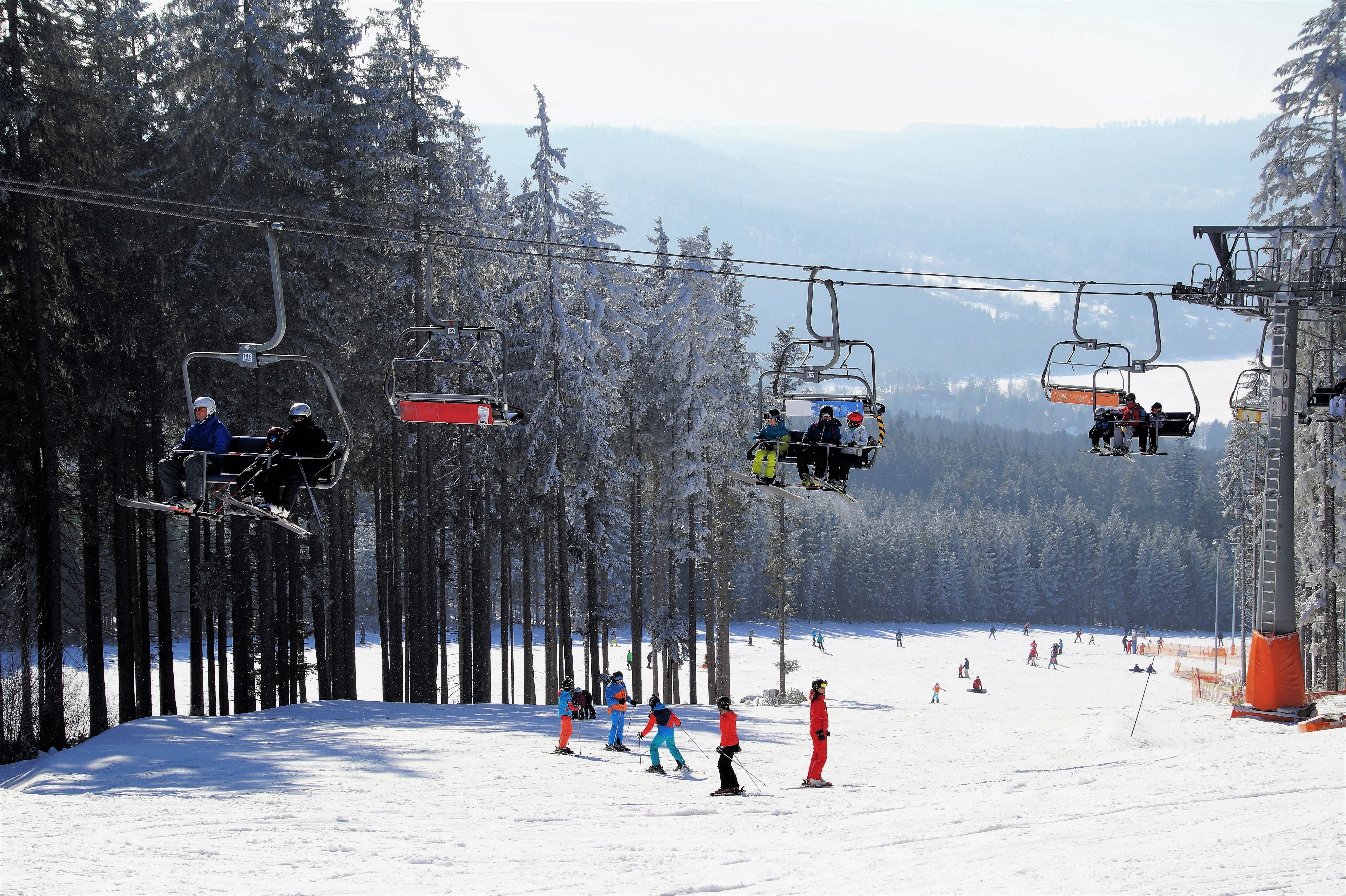 ski lift, day, chair lift, adventure, lipno, snow, mountain, outdoors, šumava, ski resort, scenics, people, lifestyles, transportation, group of people, HD Wallpaper