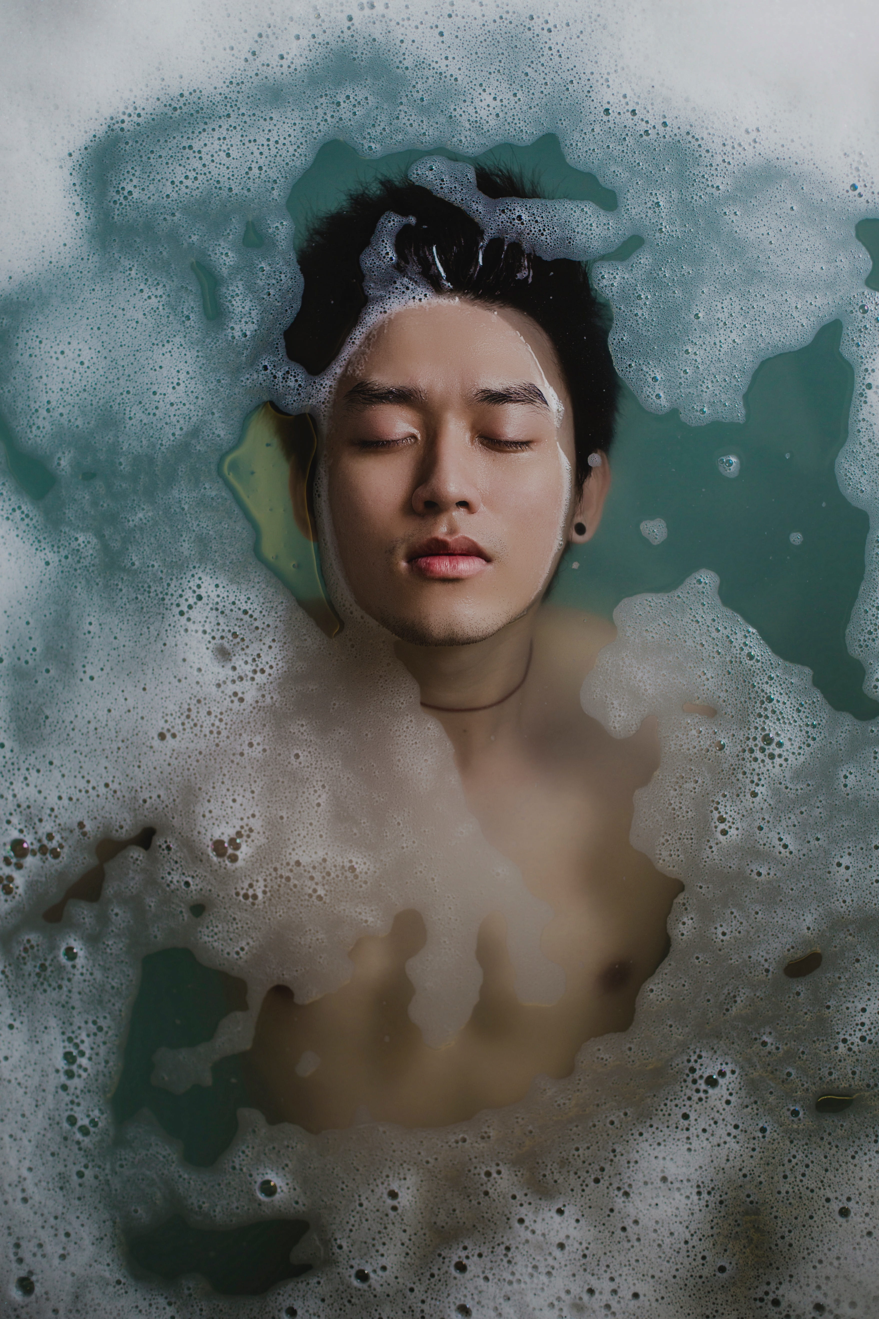 bathtub, nature, domestic room, leisure activity, taking a bath, lifestyles, front view, young adult, 5K, bathroom, sea, one person, water, bubbles, headshot, Phone HD Wallpaper