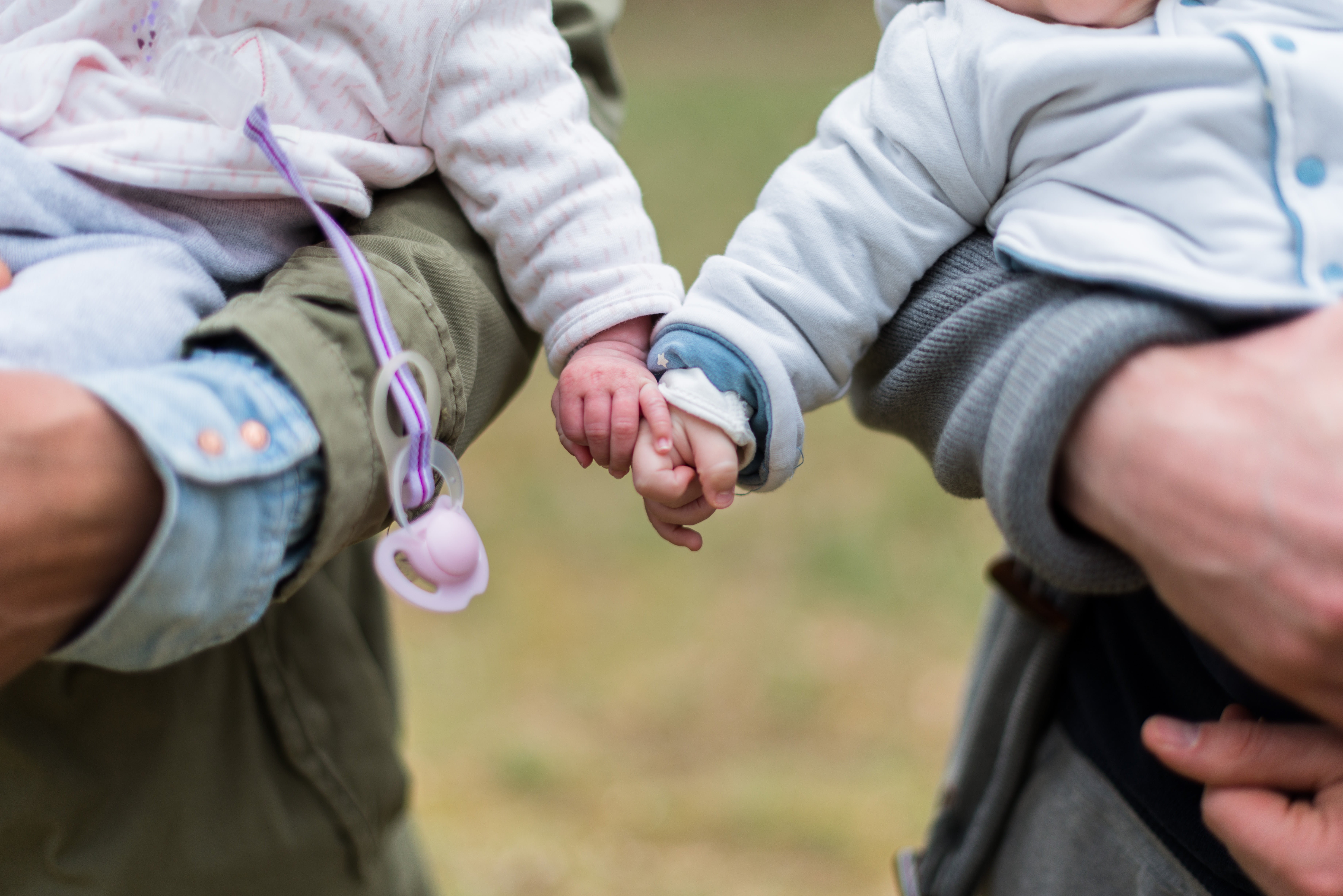 adults only, outdoors, baby, two people, family, childhood, brothers, men, infant, two, hand, 5K, casual clothing, friends, child, human body part, hold, HD Wallpaper