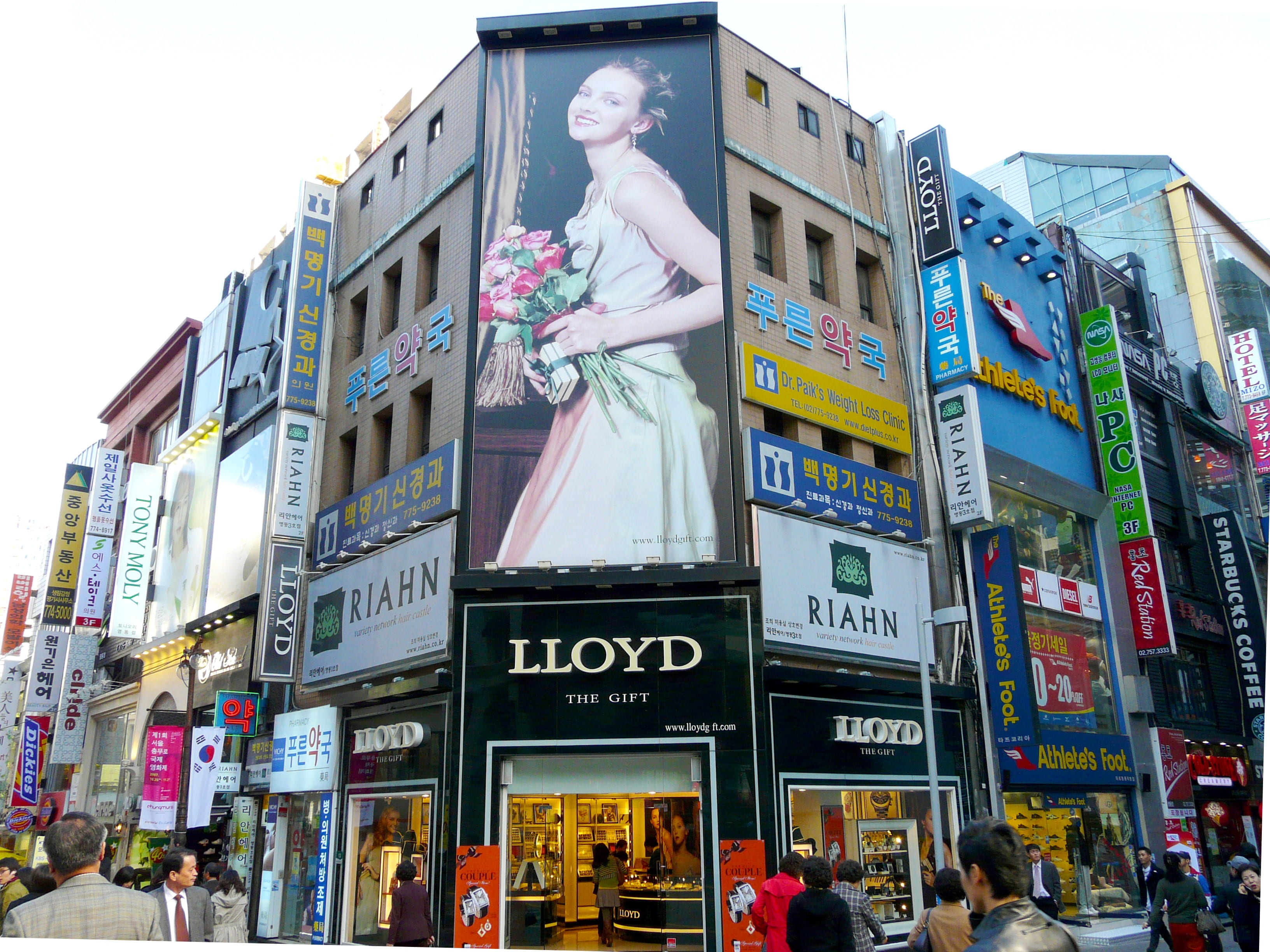 seoul, sign, advertises, myeongdong, commercial sign, store sign, city life, incidental people, fashion, building, street, script, illuminated advertising, HD Wallpaper