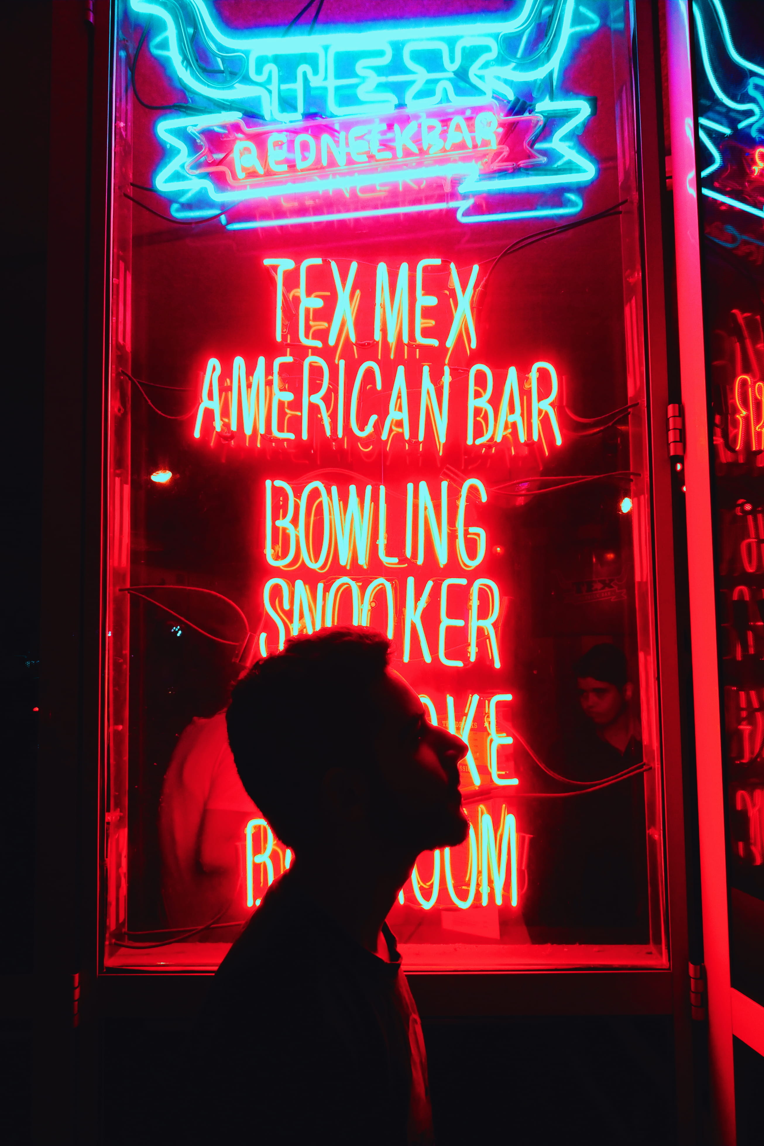 technology, people, led, 4K, neon lights, casual clothing, neon, red, communication, nightlife, indoors, blue, night, advertisement, sign, illustration, Phone HD Wallpaper
