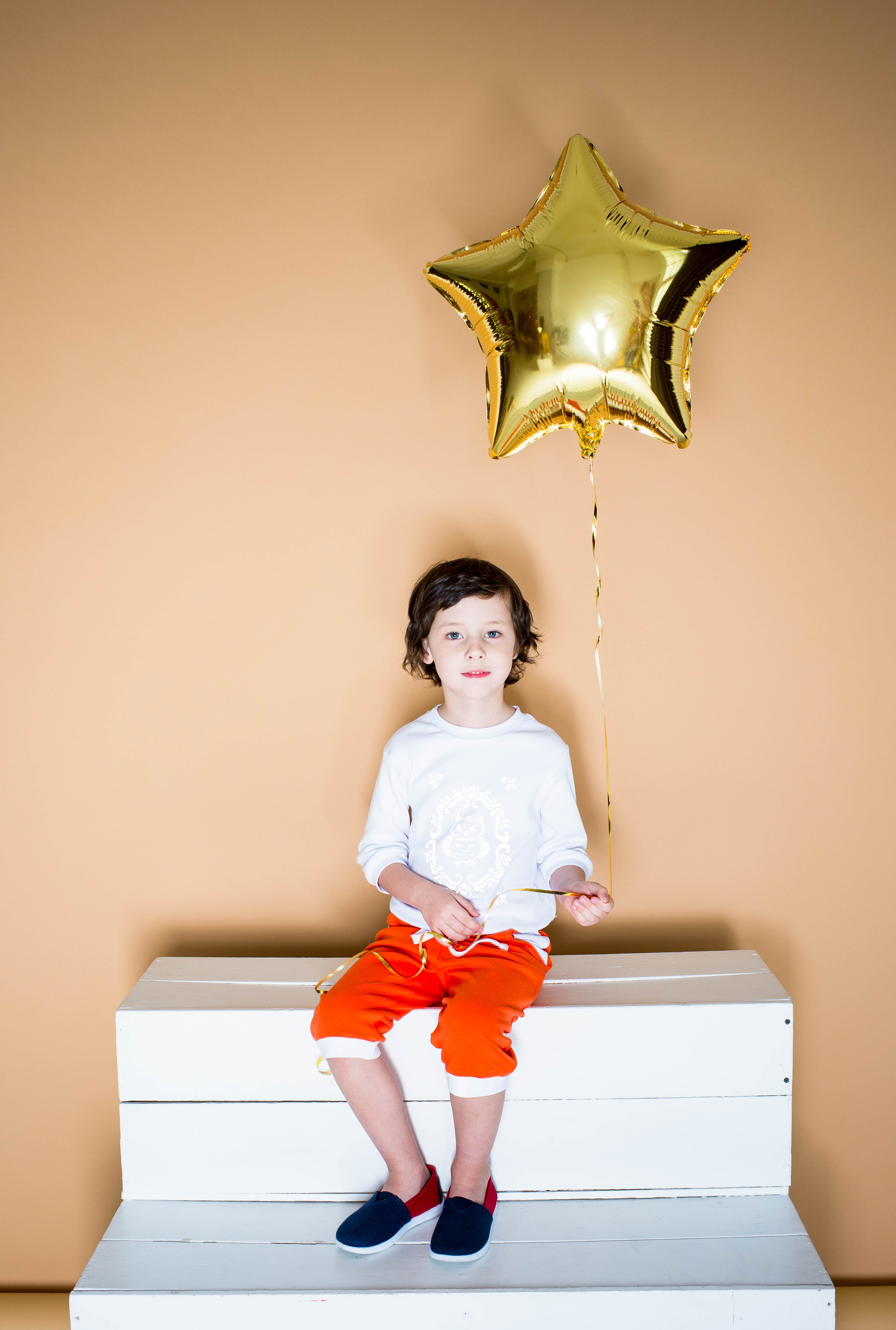 joy, photoset, wall - building feature, beautiful, child, front view, indoors, children photographer, background, posing, black and white, 6 years, electric lamp, Phone HD Wallpaper